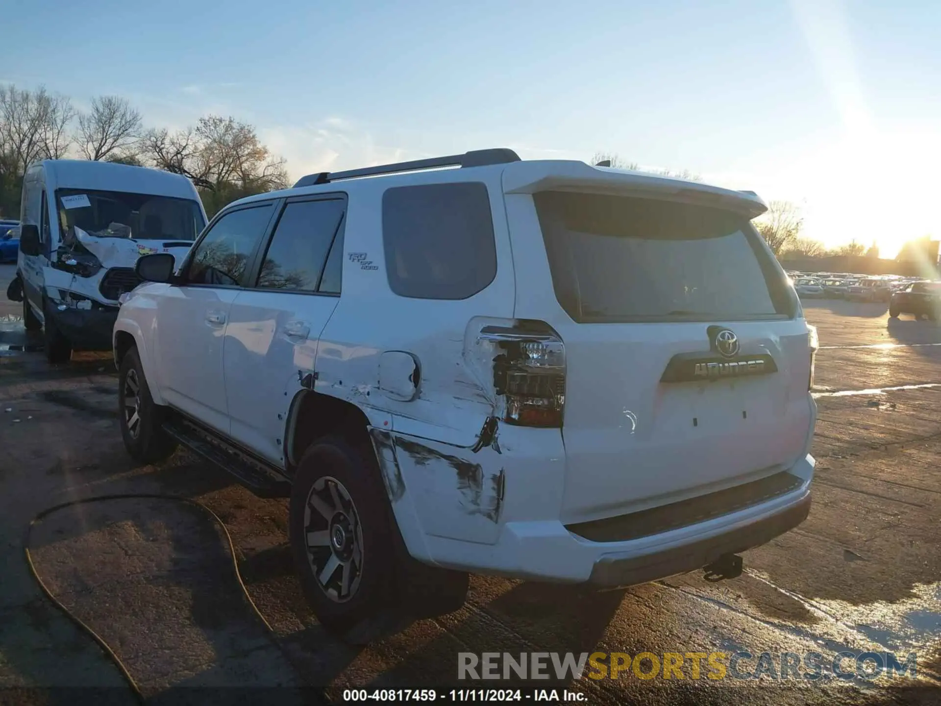 3 Photograph of a damaged car JTERU5JR3N6056357 TOYOTA 4RUNNER 2022