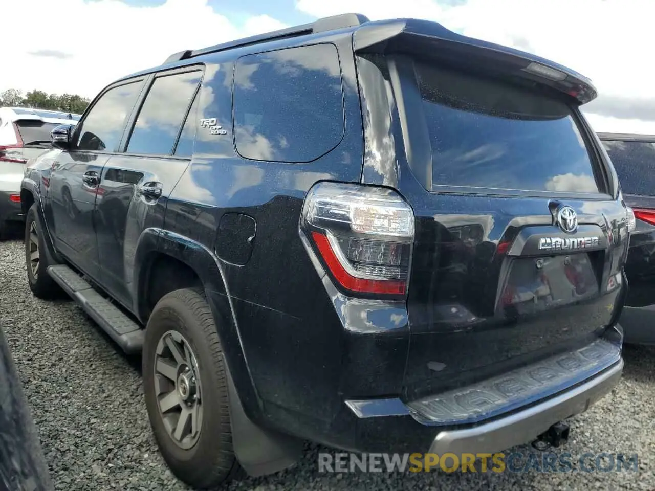 2 Photograph of a damaged car JTERU5JR3N6073854 TOYOTA 4RUNNER 2022