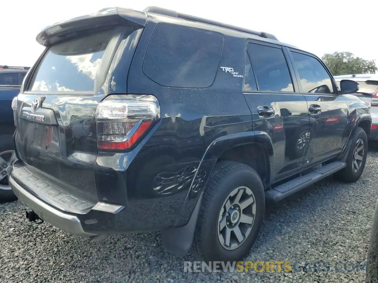 3 Photograph of a damaged car JTERU5JR3N6073854 TOYOTA 4RUNNER 2022