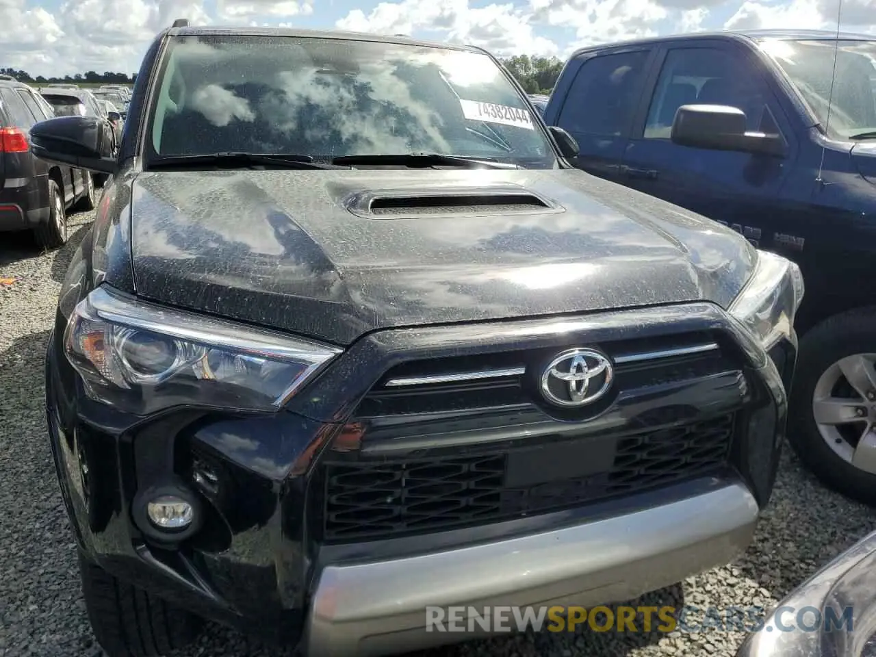 5 Photograph of a damaged car JTERU5JR3N6073854 TOYOTA 4RUNNER 2022