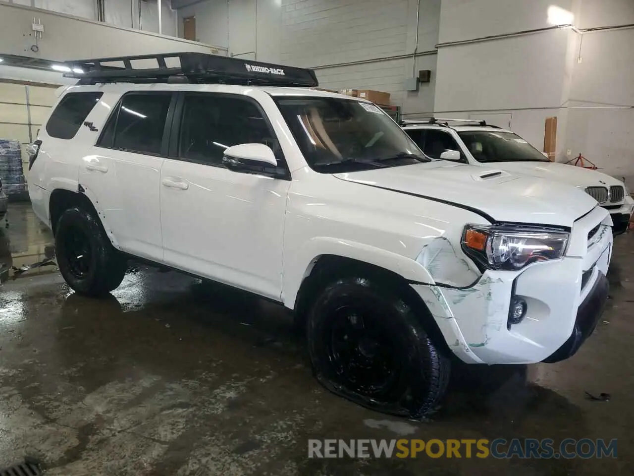 4 Photograph of a damaged car JTERU5JR3N6080495 TOYOTA 4RUNNER 2022