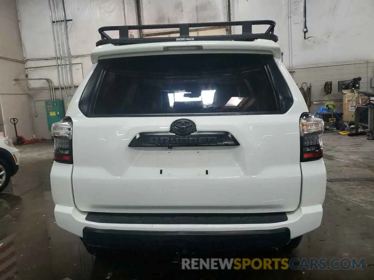 6 Photograph of a damaged car JTERU5JR3N6080495 TOYOTA 4RUNNER 2022