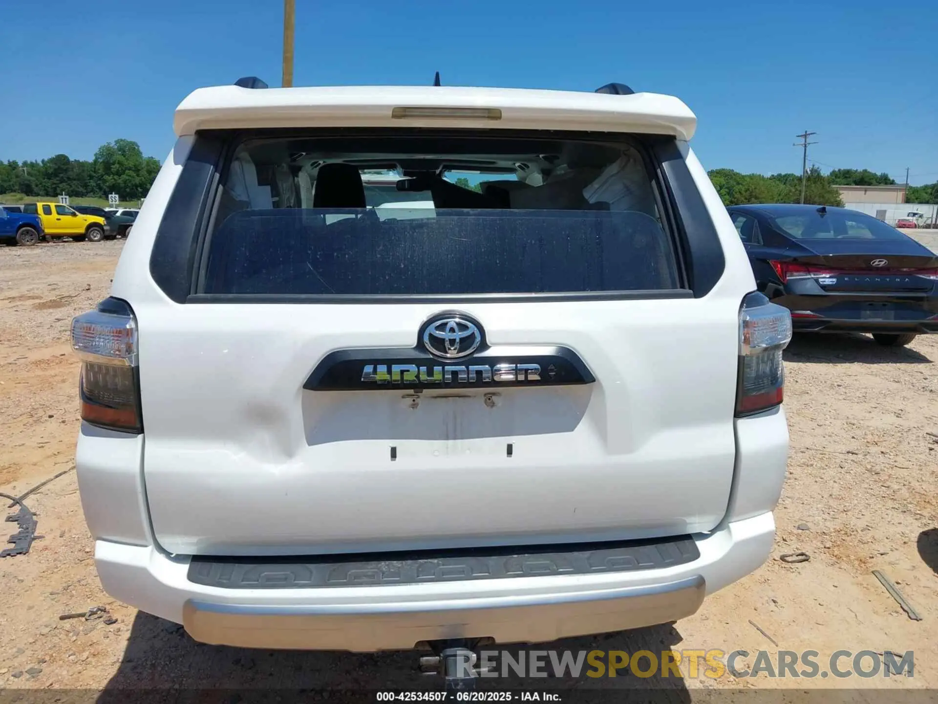 16 Photograph of a damaged car JTERU5JR4N6033301 TOYOTA 4RUNNER 2022