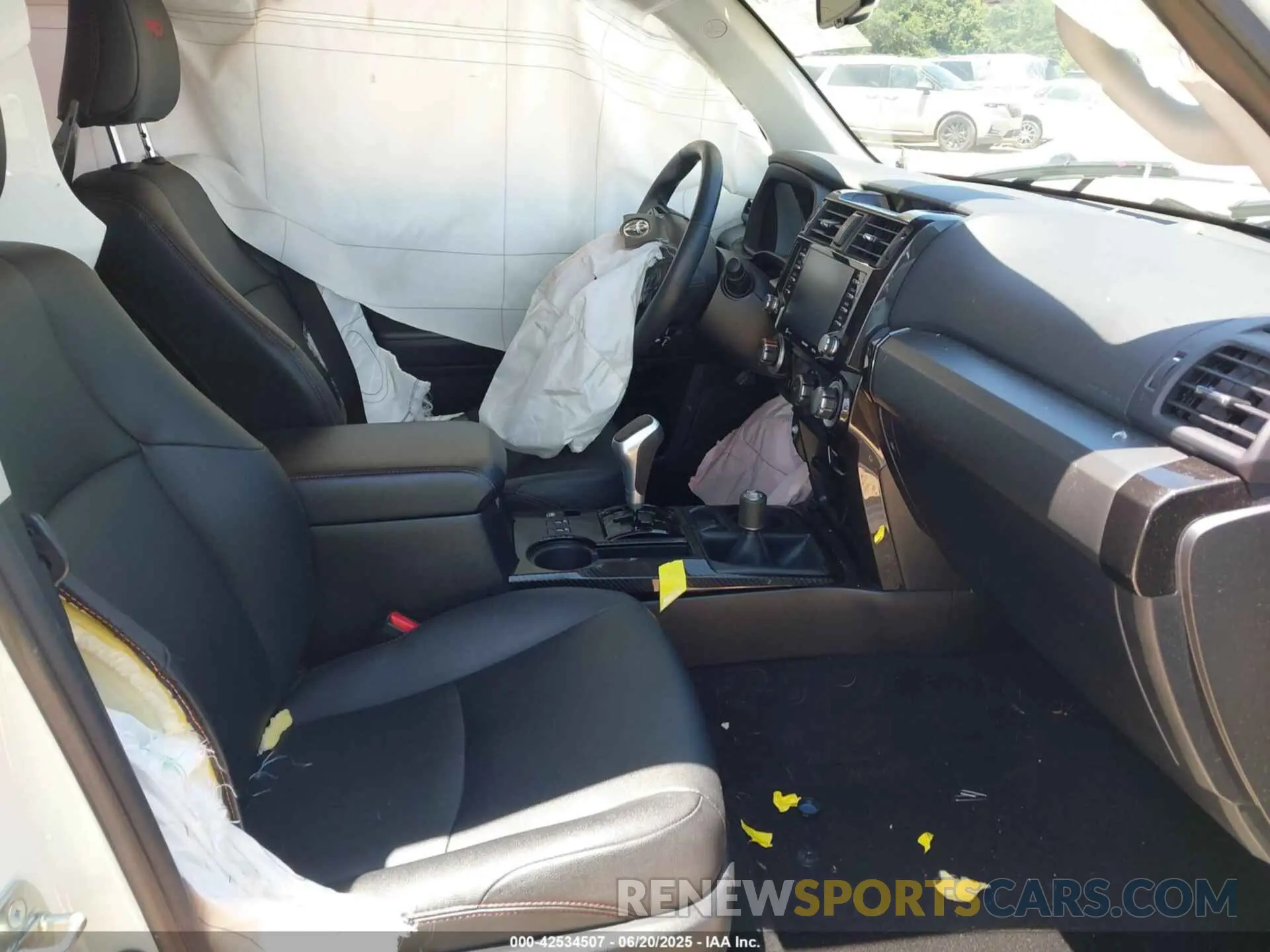 5 Photograph of a damaged car JTERU5JR4N6033301 TOYOTA 4RUNNER 2022