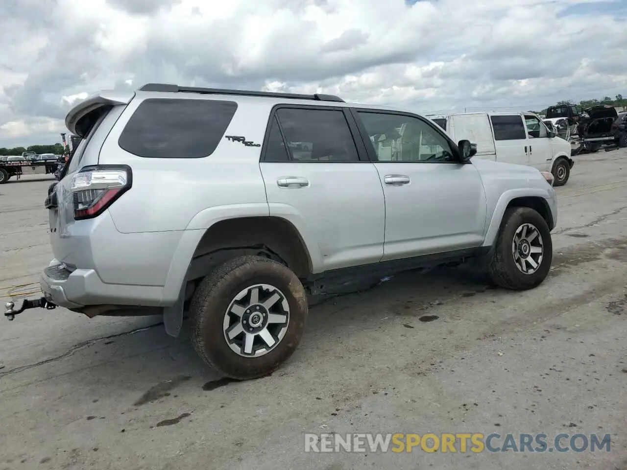 3 Photograph of a damaged car JTERU5JR5N5983575 TOYOTA 4RUNNER 2022
