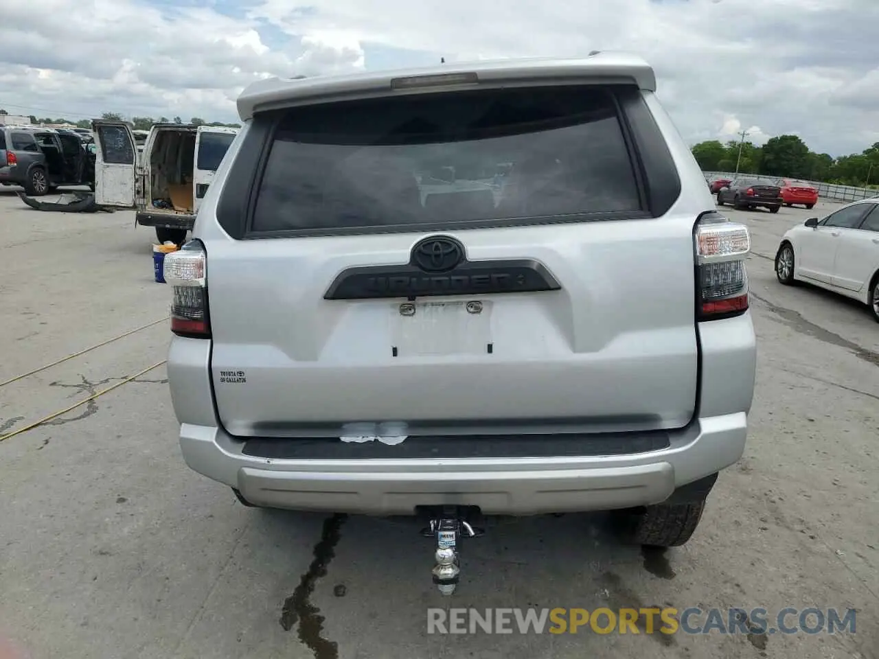 6 Photograph of a damaged car JTERU5JR5N5983575 TOYOTA 4RUNNER 2022