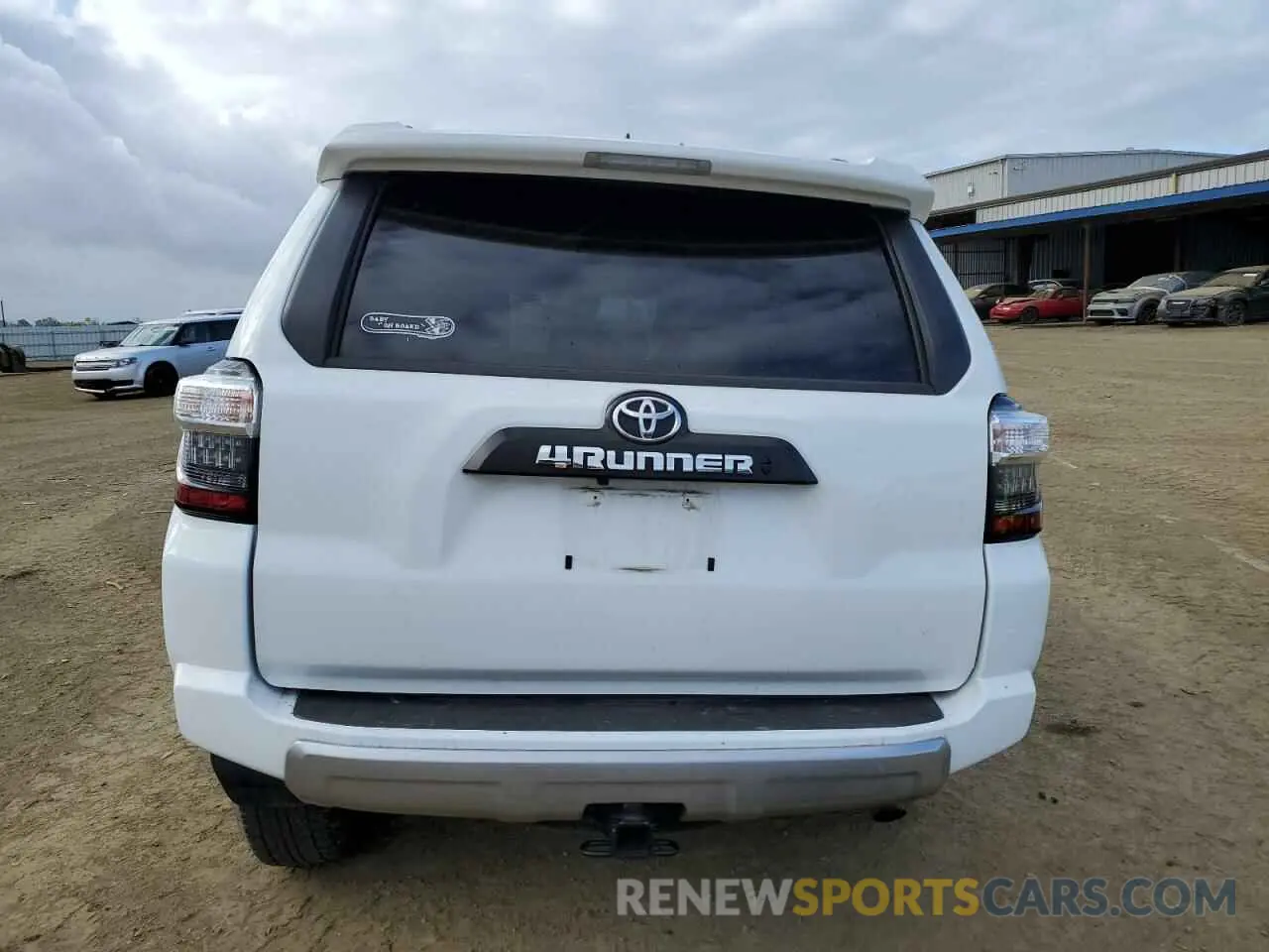 6 Photograph of a damaged car JTERU5JR5N6011503 TOYOTA 4RUNNER 2022