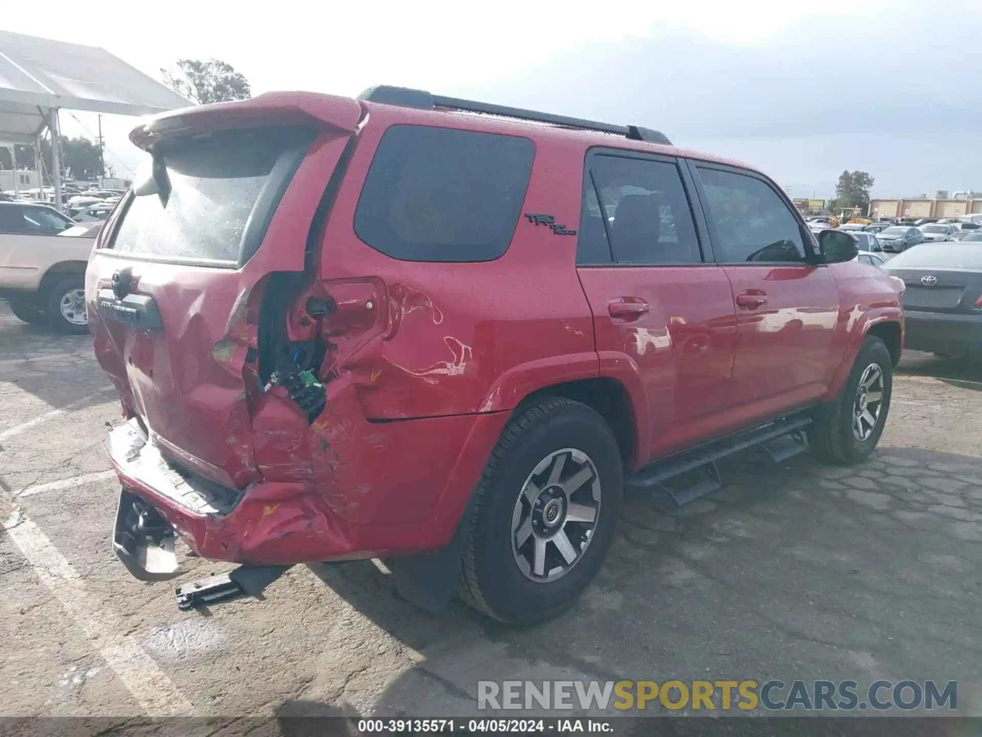 4 Photograph of a damaged car JTERU5JR5N6020489 TOYOTA 4RUNNER 2022