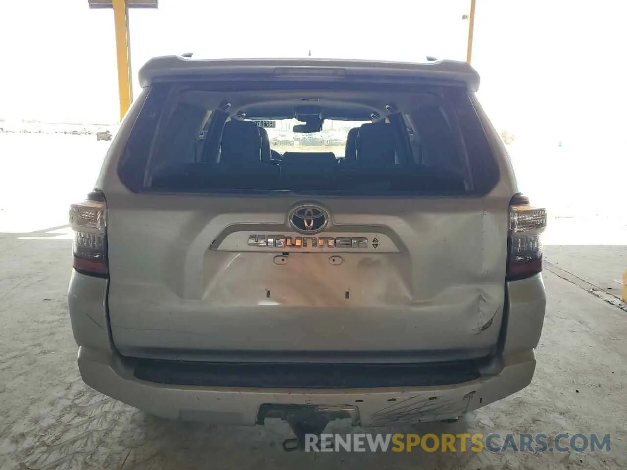 6 Photograph of a damaged car JTERU5JR5N6022517 TOYOTA 4RUNNER 2022
