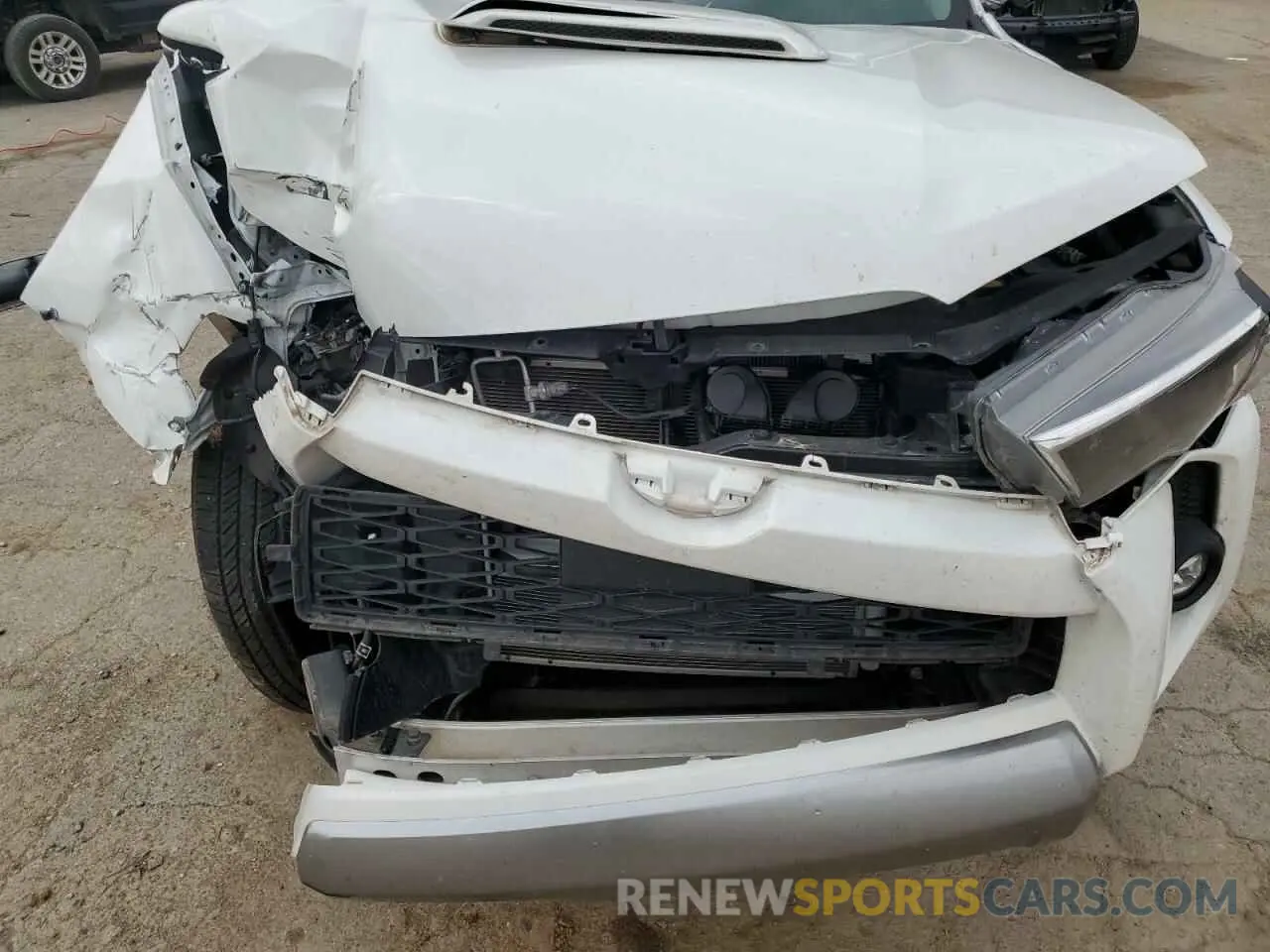 12 Photograph of a damaged car JTERU5JR5N6063309 TOYOTA 4RUNNER 2022