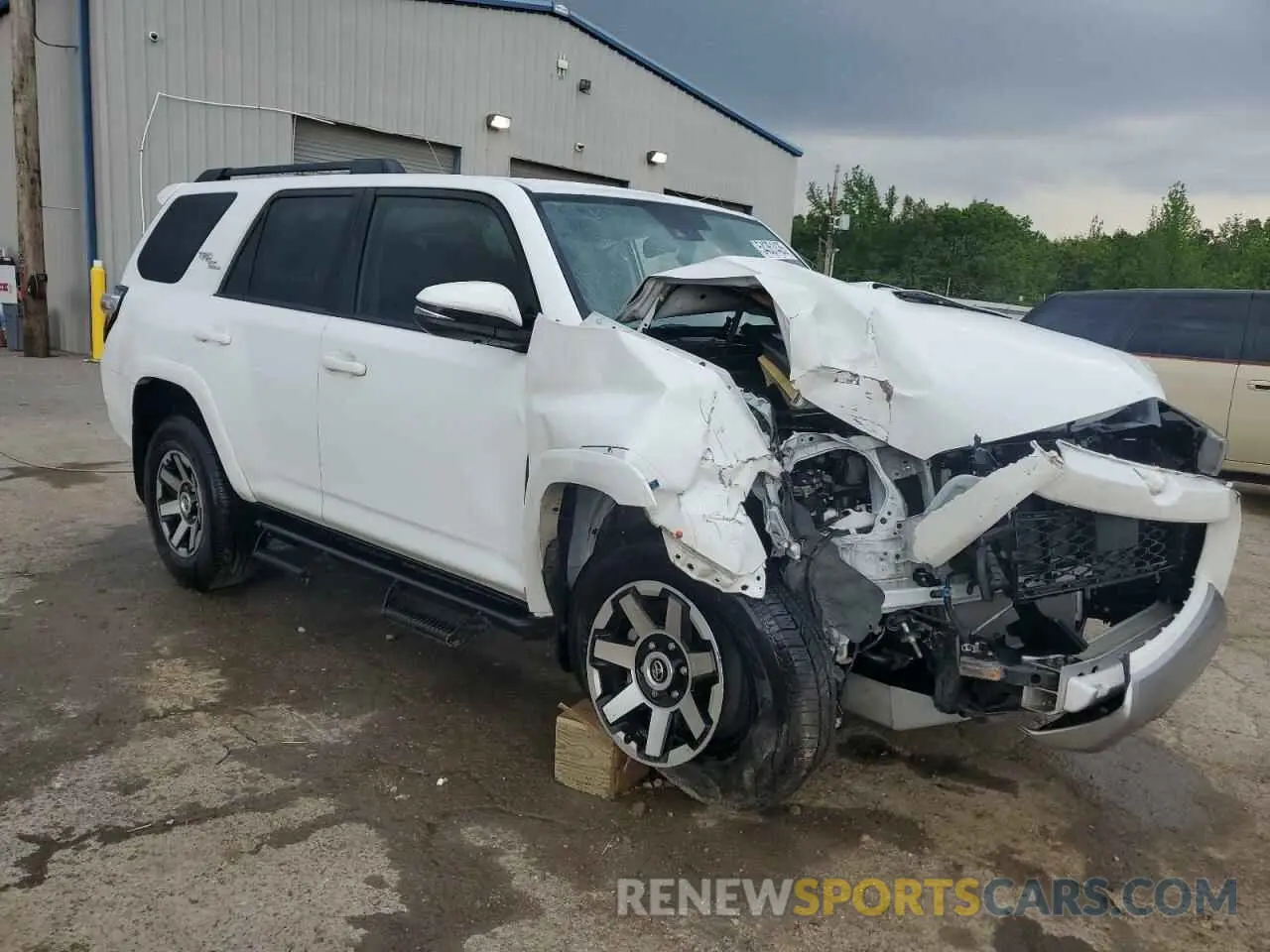 4 Photograph of a damaged car JTERU5JR5N6063309 TOYOTA 4RUNNER 2022