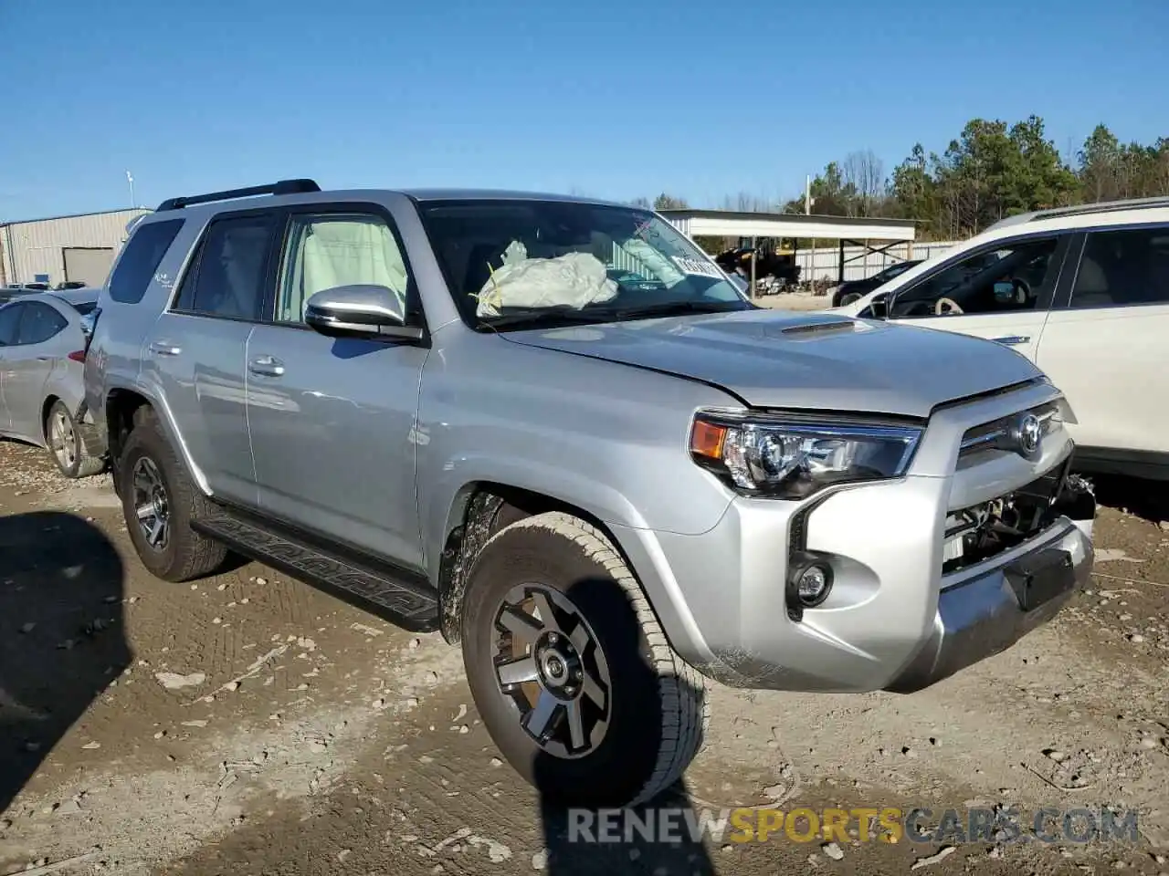 4 Photograph of a damaged car JTERU5JR5N6071264 TOYOTA 4RUNNER 2022