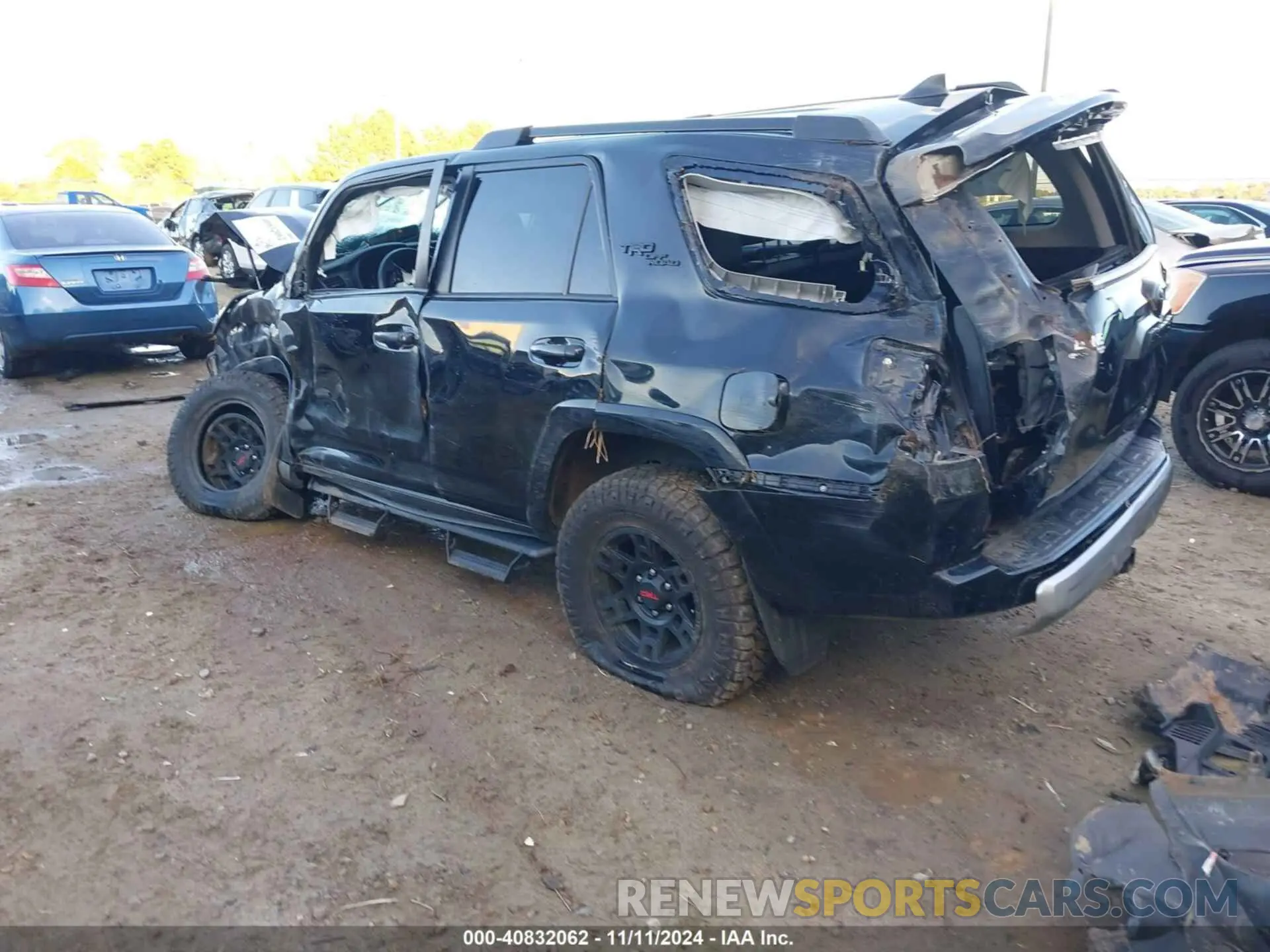 3 Photograph of a damaged car JTERU5JR6N6031405 TOYOTA 4RUNNER 2022