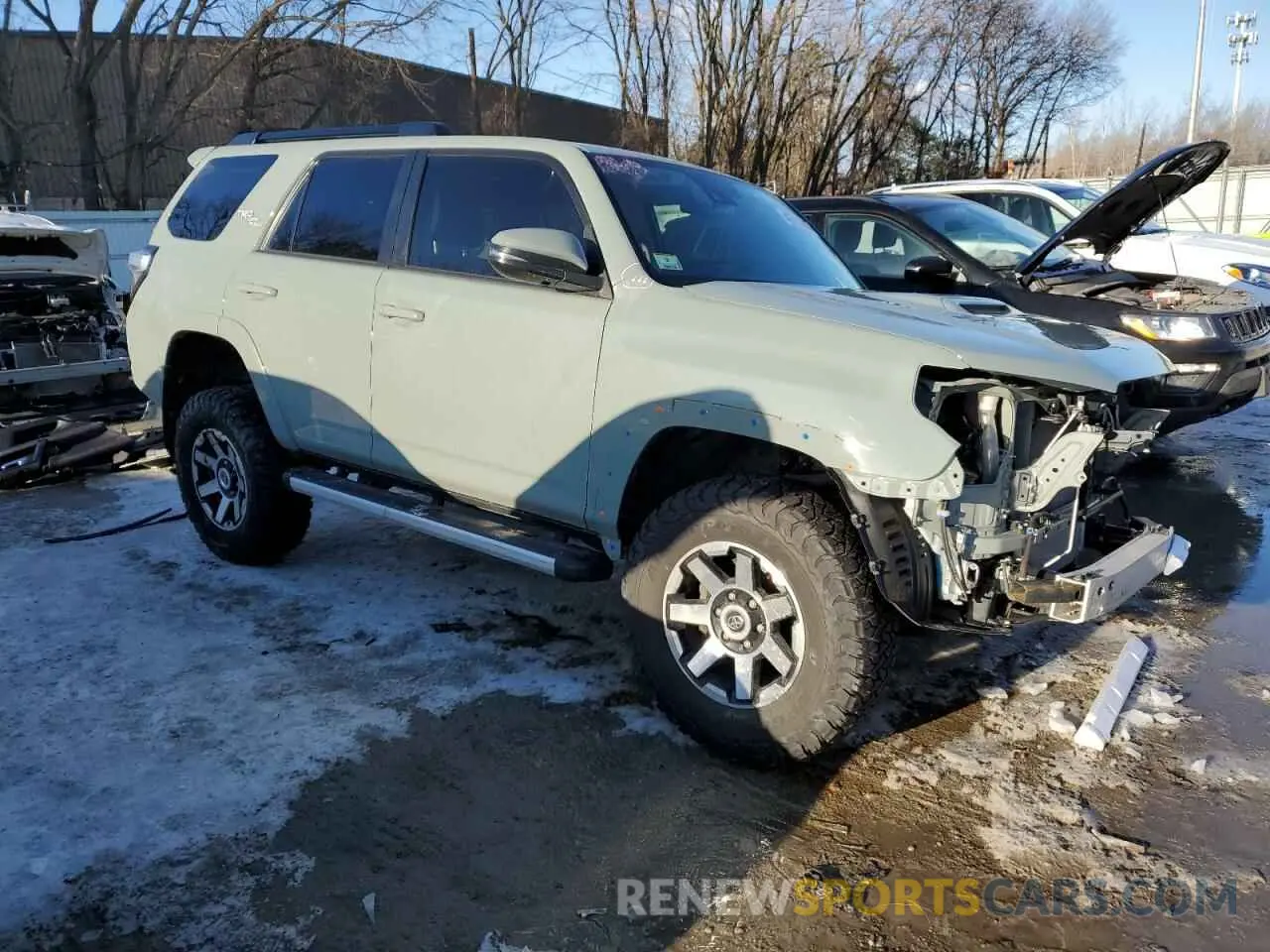 4 Photograph of a damaged car JTERU5JR6N6080118 TOYOTA 4RUNNER 2022