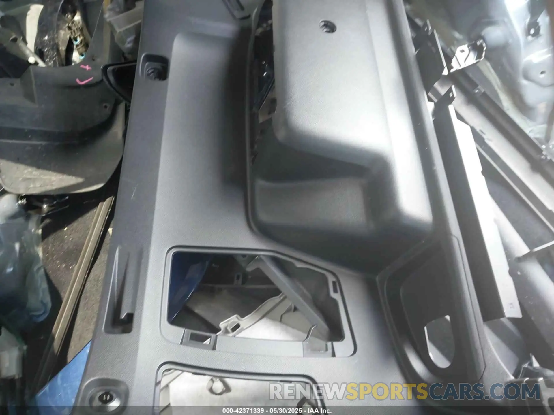 12 Photograph of a damaged car JTERU5JR7N6037617 TOYOTA 4RUNNER 2022