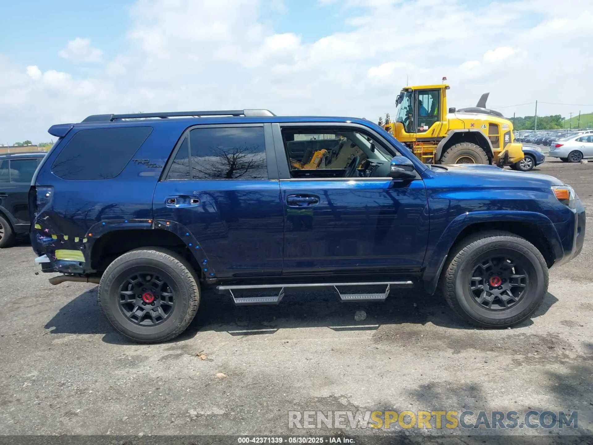 14 Photograph of a damaged car JTERU5JR7N6037617 TOYOTA 4RUNNER 2022