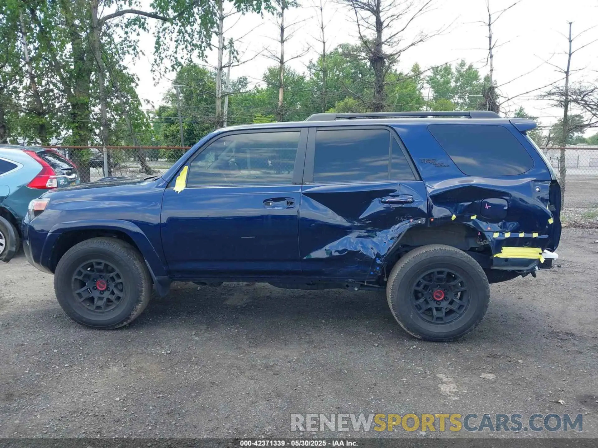 15 Photograph of a damaged car JTERU5JR7N6037617 TOYOTA 4RUNNER 2022