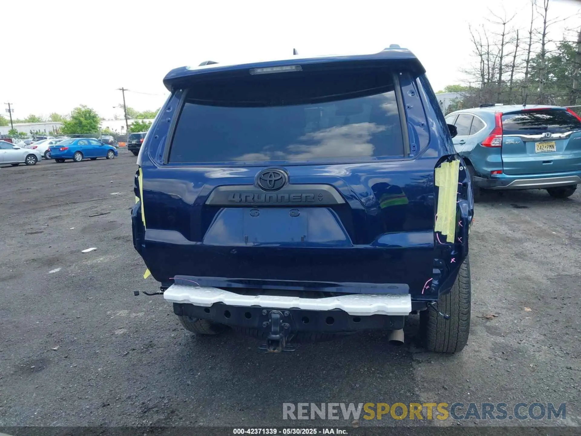 17 Photograph of a damaged car JTERU5JR7N6037617 TOYOTA 4RUNNER 2022