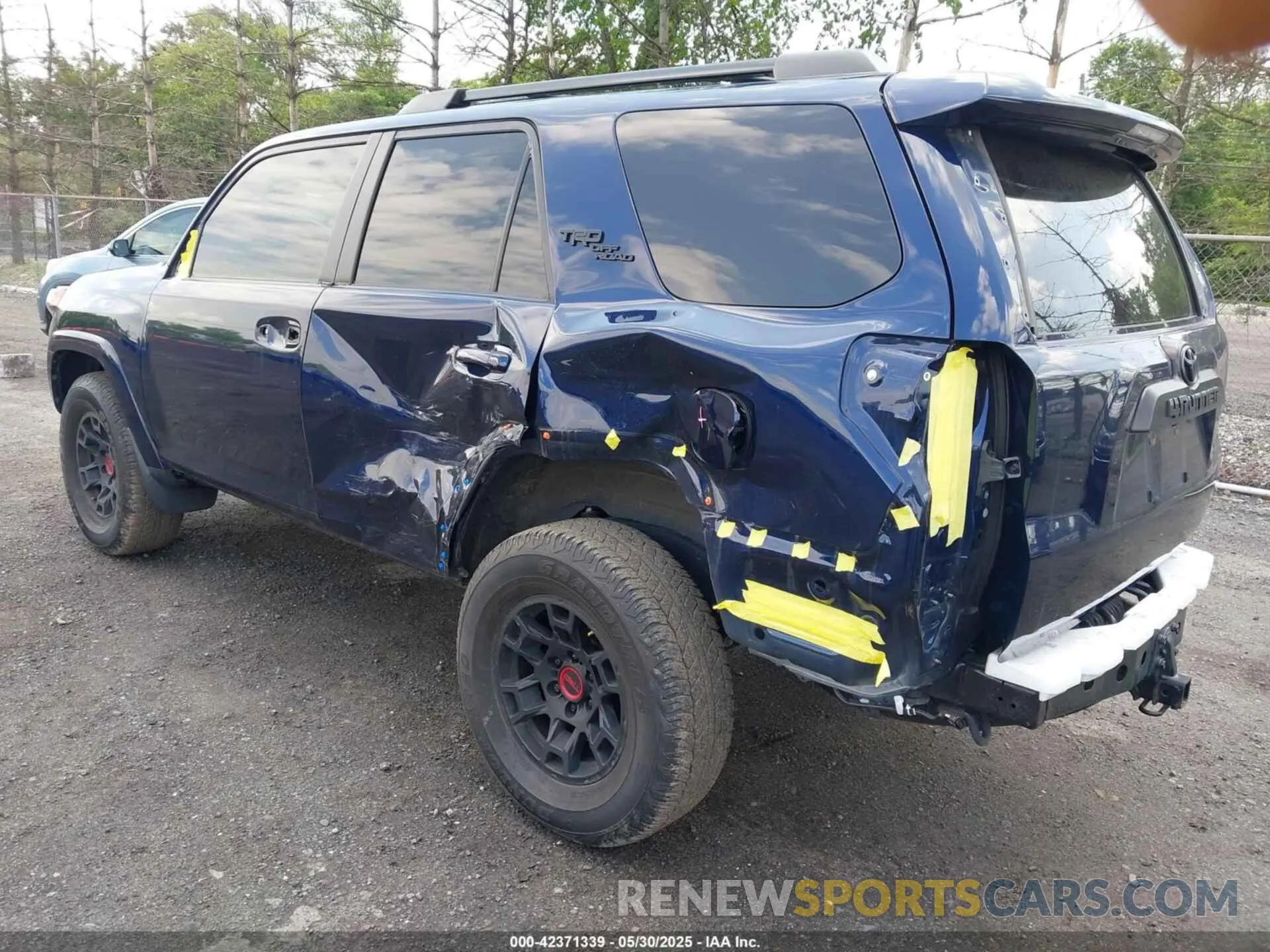 3 Photograph of a damaged car JTERU5JR7N6037617 TOYOTA 4RUNNER 2022