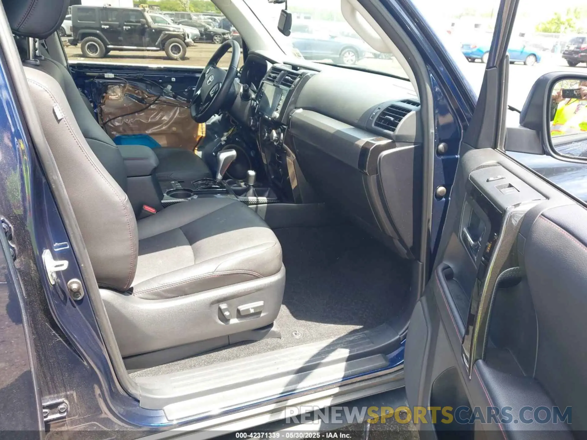 5 Photograph of a damaged car JTERU5JR7N6037617 TOYOTA 4RUNNER 2022