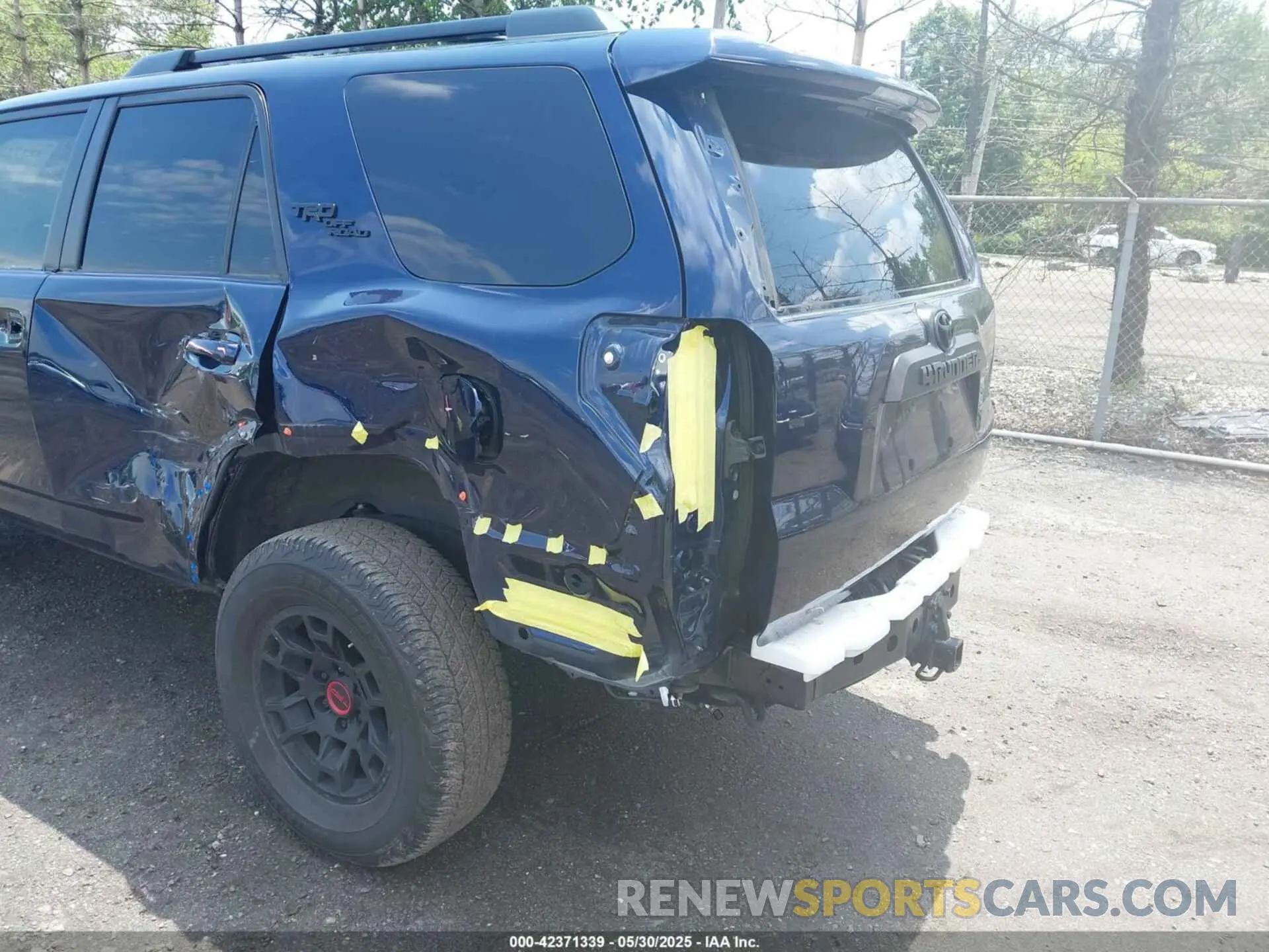 6 Photograph of a damaged car JTERU5JR7N6037617 TOYOTA 4RUNNER 2022