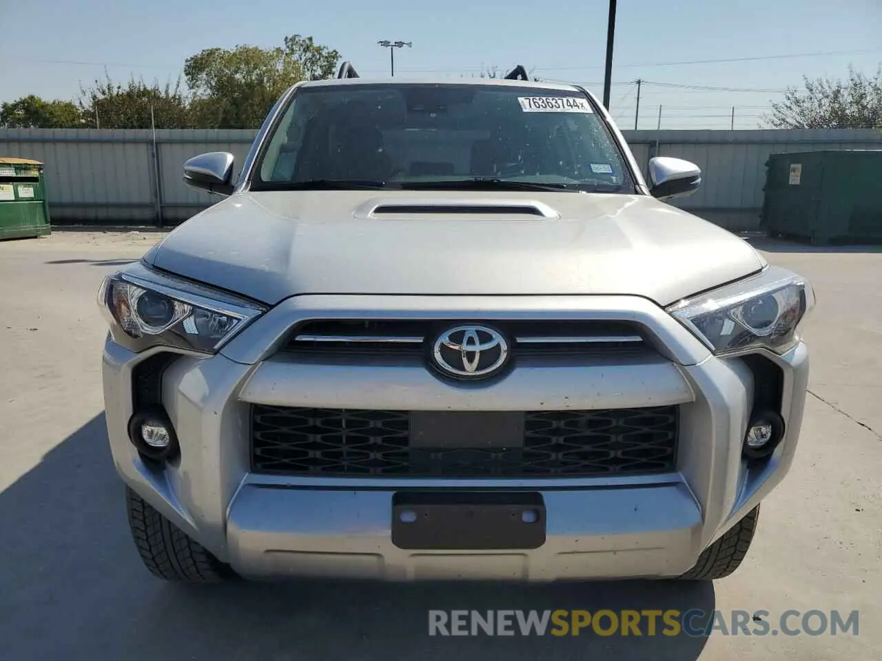 5 Photograph of a damaged car JTERU5JR9N6001850 TOYOTA 4RUNNER 2022