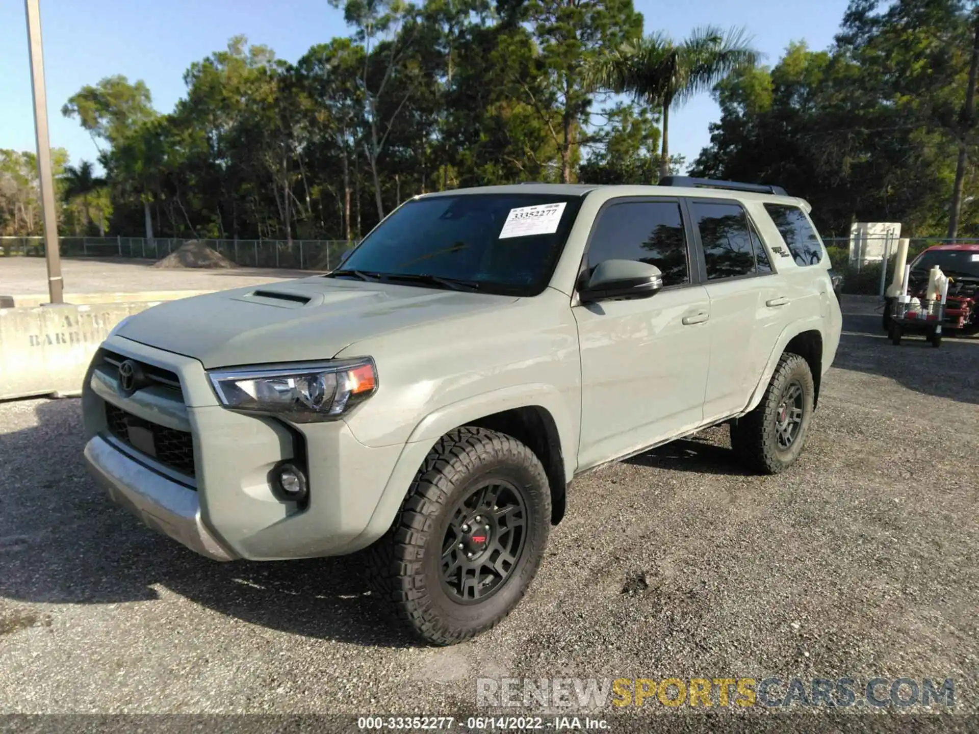 2 Photograph of a damaged car JTERU5JR9N6039787 TOYOTA 4RUNNER 2022