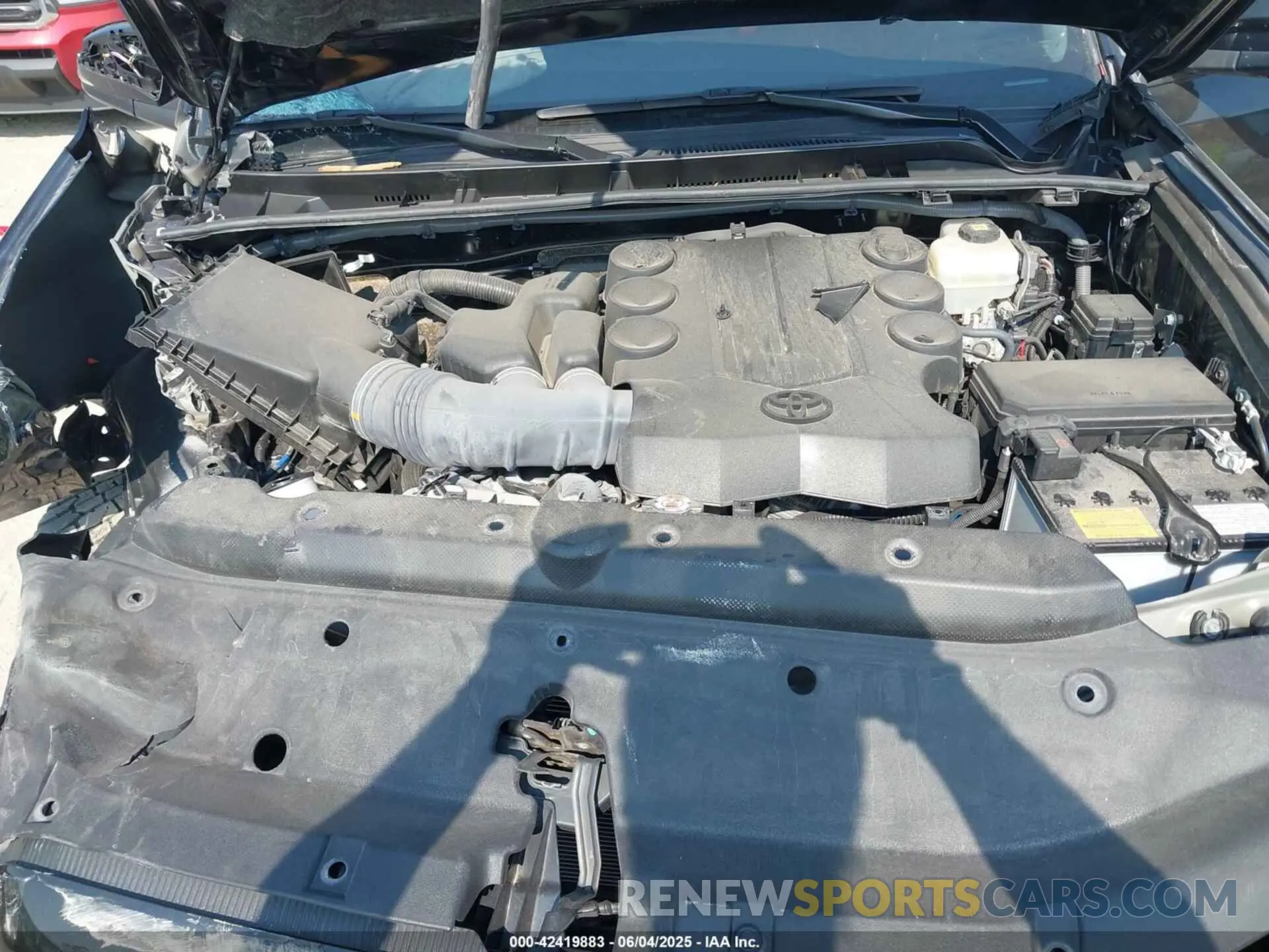 10 Photograph of a damaged car JTERU5JR9N6060896 TOYOTA 4RUNNER 2022