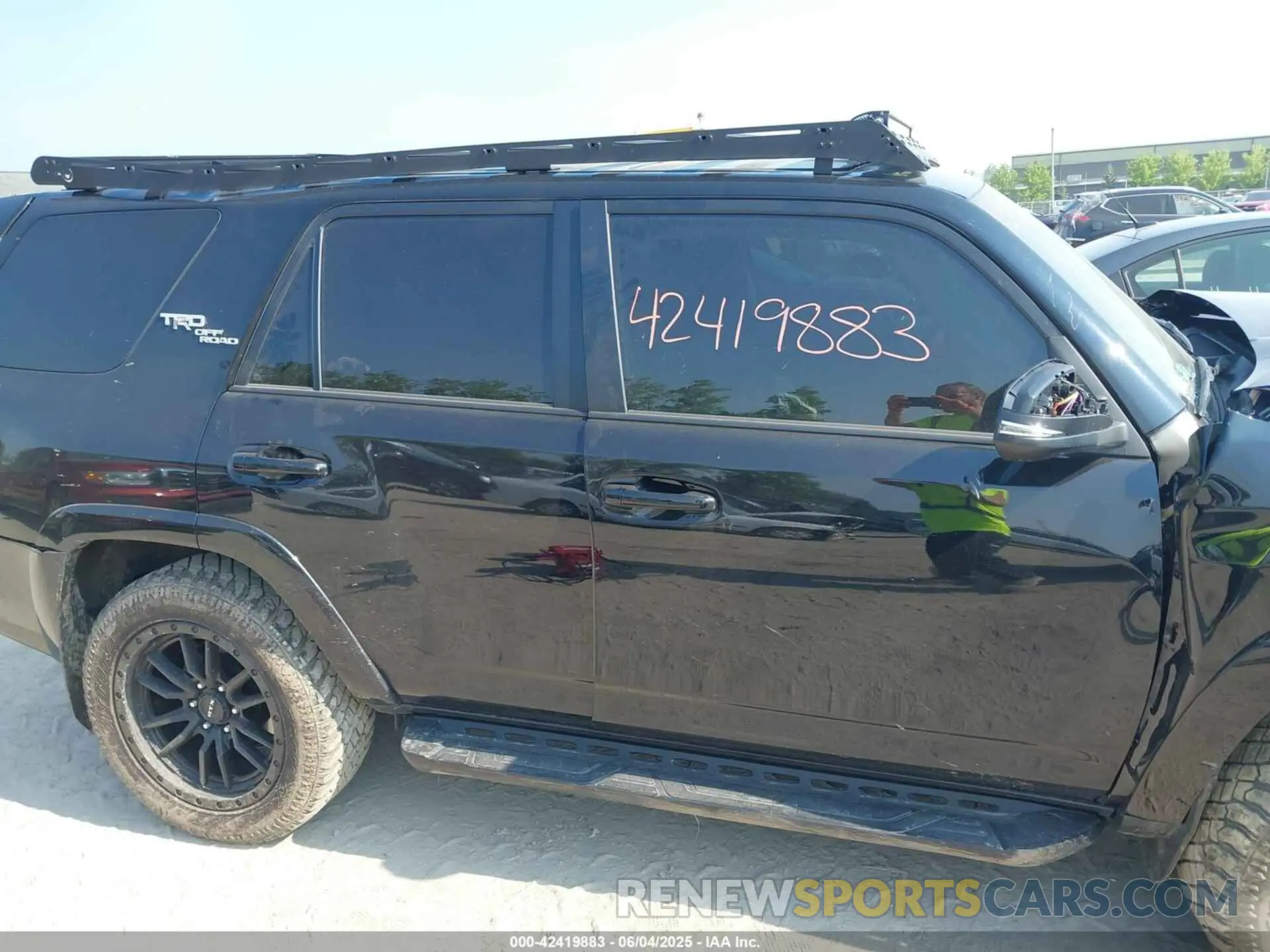 13 Photograph of a damaged car JTERU5JR9N6060896 TOYOTA 4RUNNER 2022
