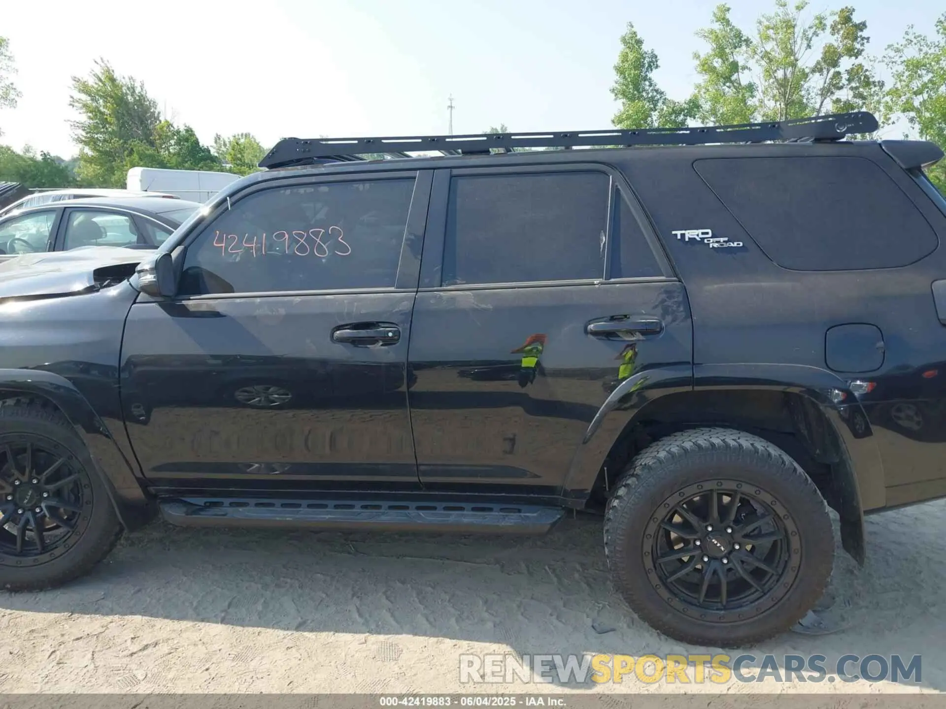 14 Photograph of a damaged car JTERU5JR9N6060896 TOYOTA 4RUNNER 2022