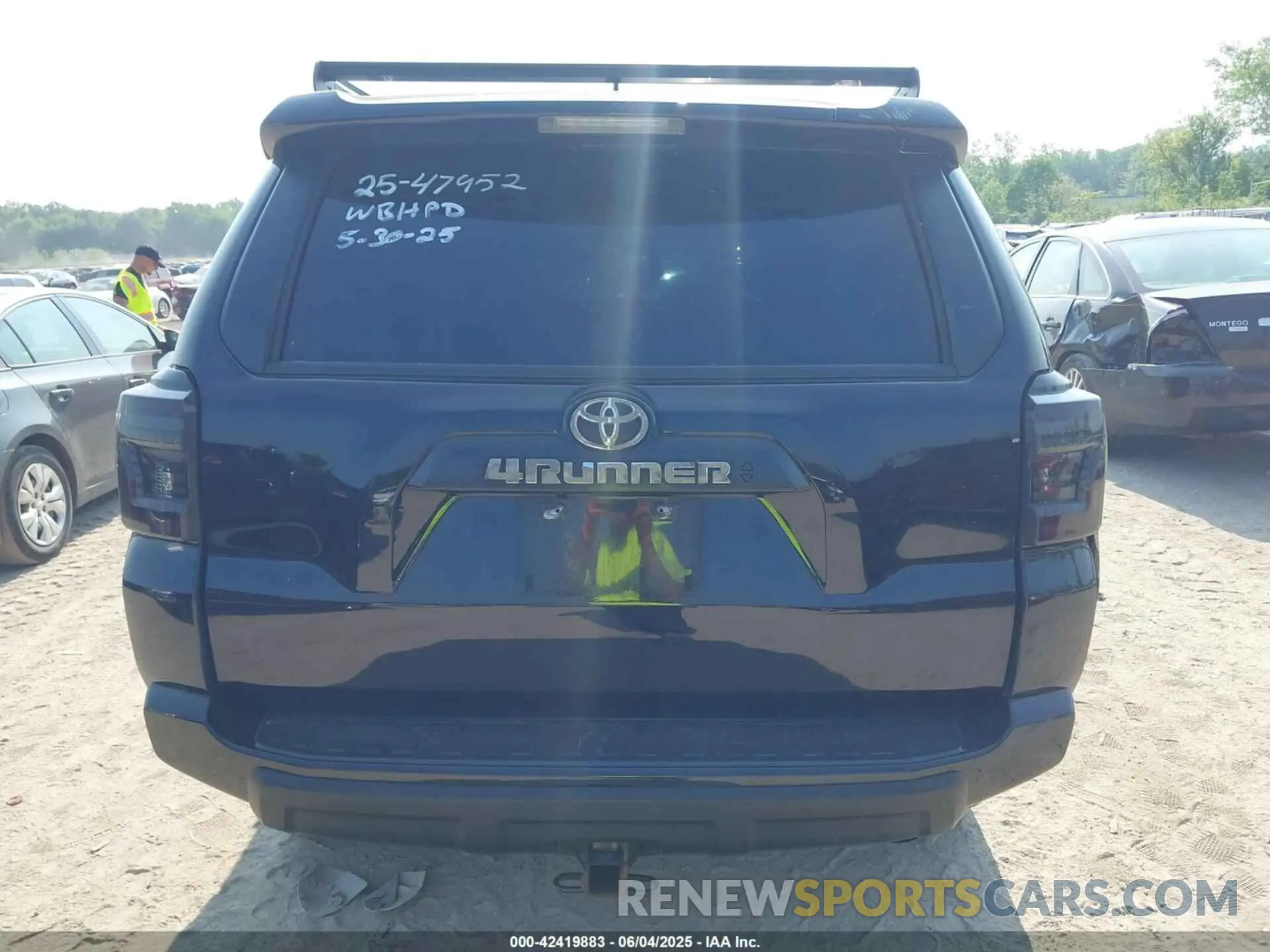16 Photograph of a damaged car JTERU5JR9N6060896 TOYOTA 4RUNNER 2022