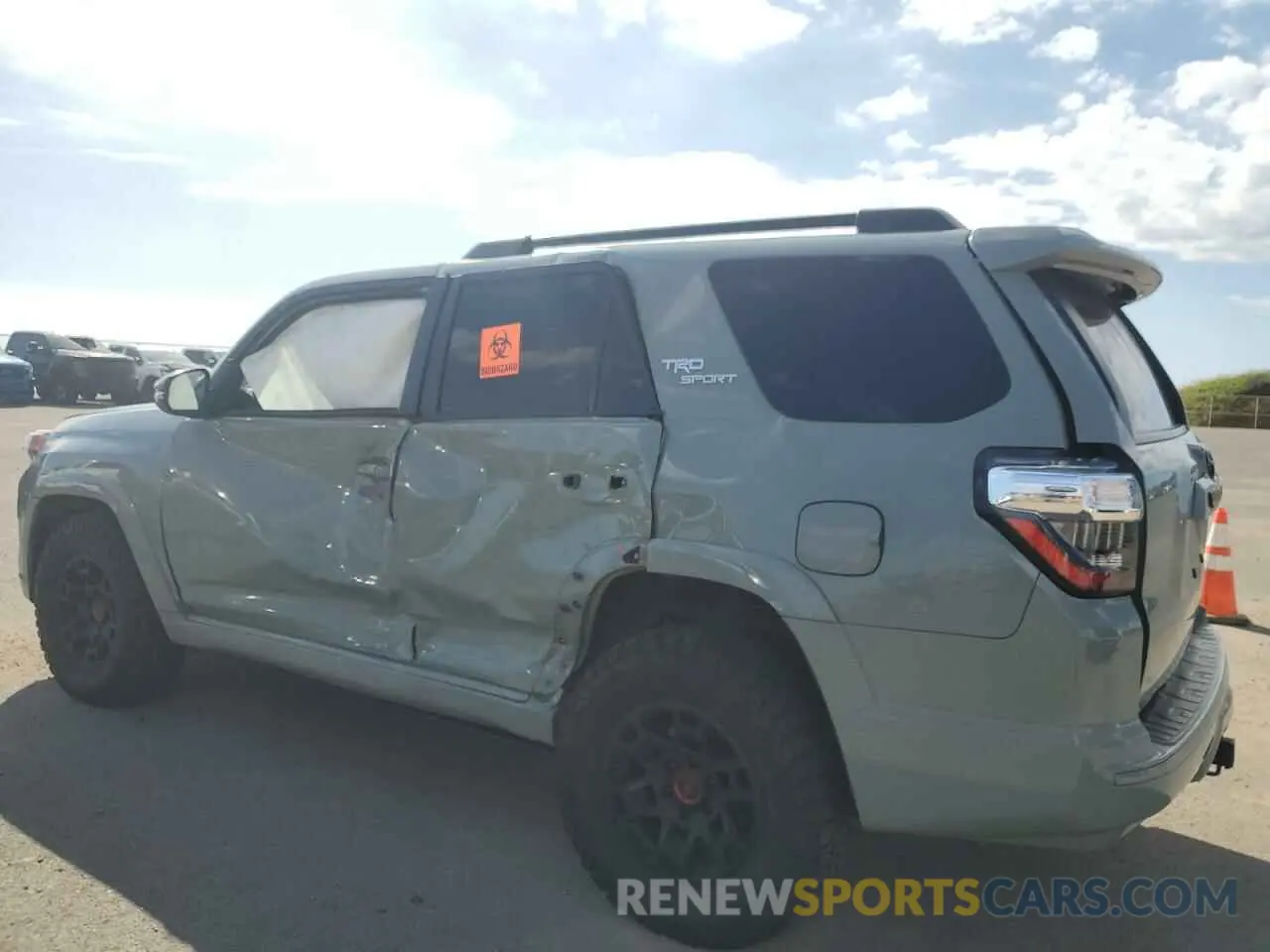 2 Photograph of a damaged car JTESU5JR0N5975322 TOYOTA 4RUNNER 2022