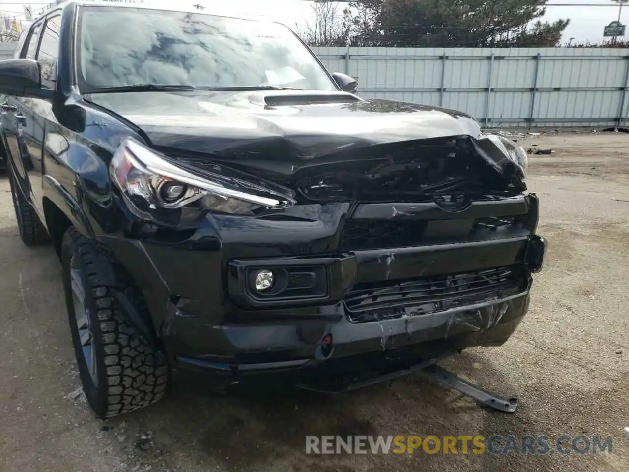 9 Photograph of a damaged car JTESU5JR0N5991827 TOYOTA 4RUNNER 2022