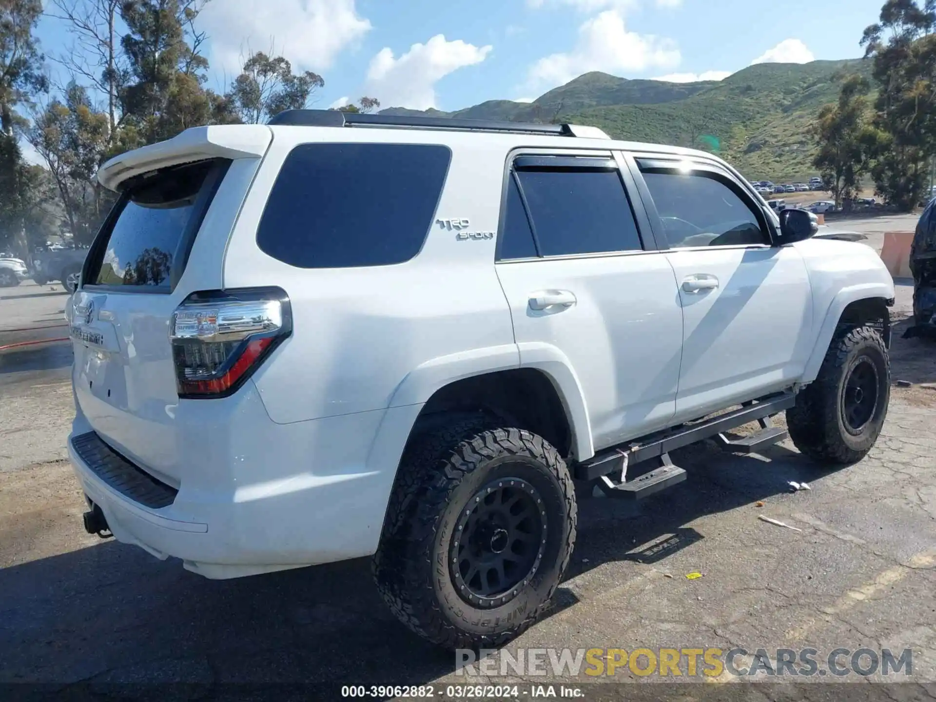 4 Photograph of a damaged car JTESU5JR2N5999931 TOYOTA 4RUNNER 2022