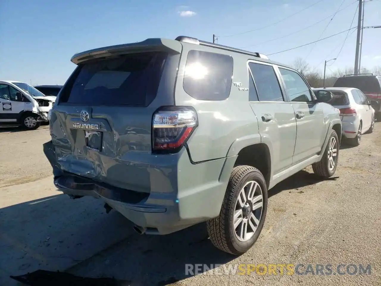 4 Photograph of a damaged car JTESU5JR5N5995419 TOYOTA 4RUNNER 2022