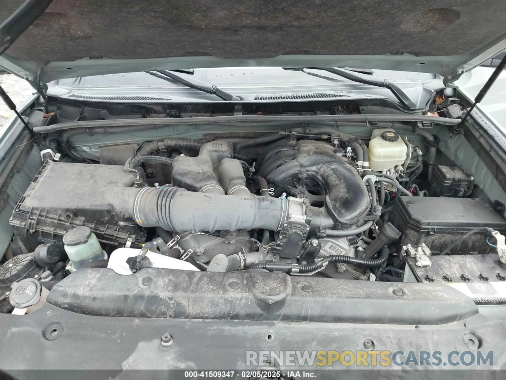 10 Photograph of a damaged car JTESU5JR7N6006868 TOYOTA 4RUNNER 2022