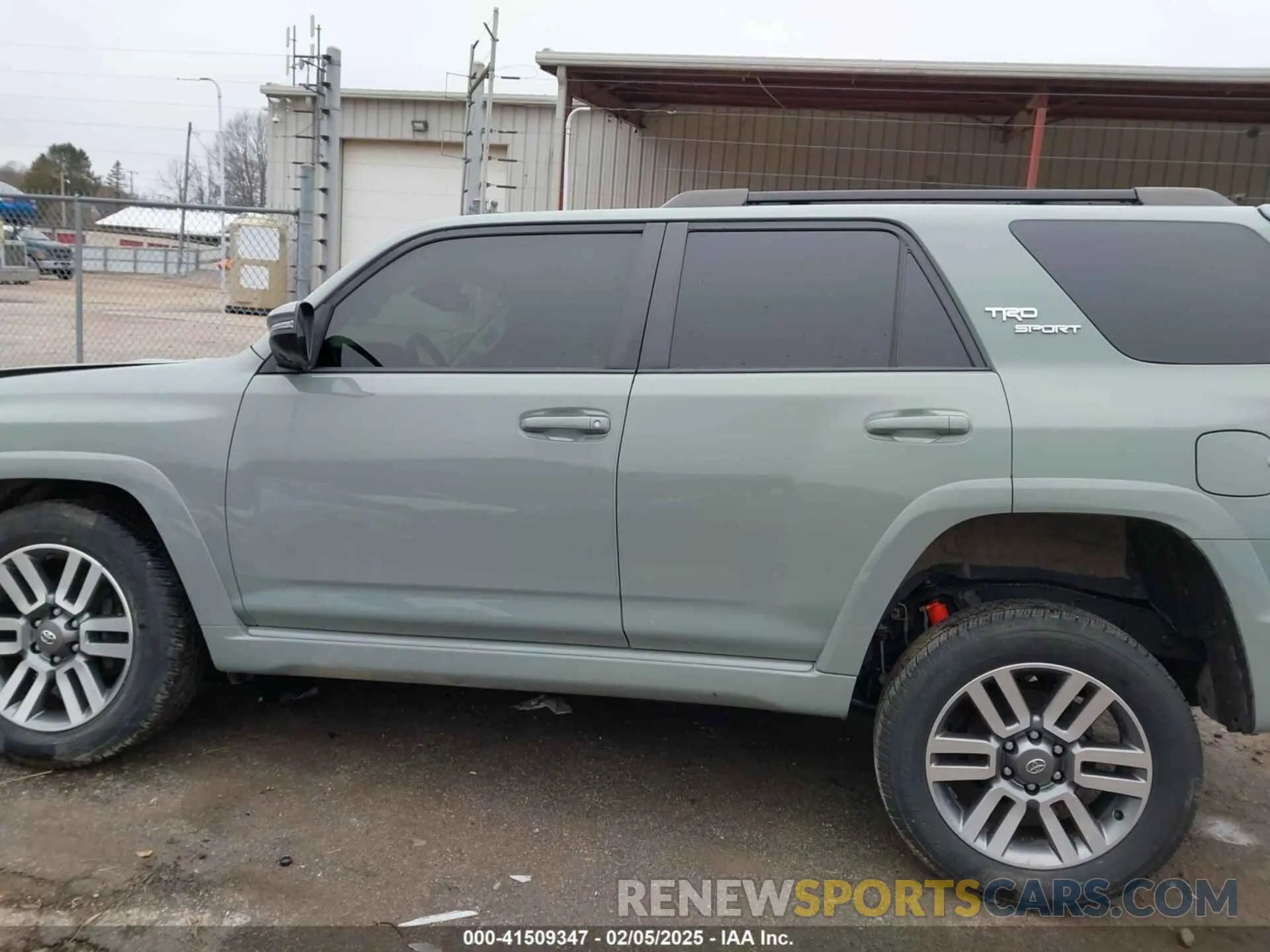 15 Photograph of a damaged car JTESU5JR7N6006868 TOYOTA 4RUNNER 2022