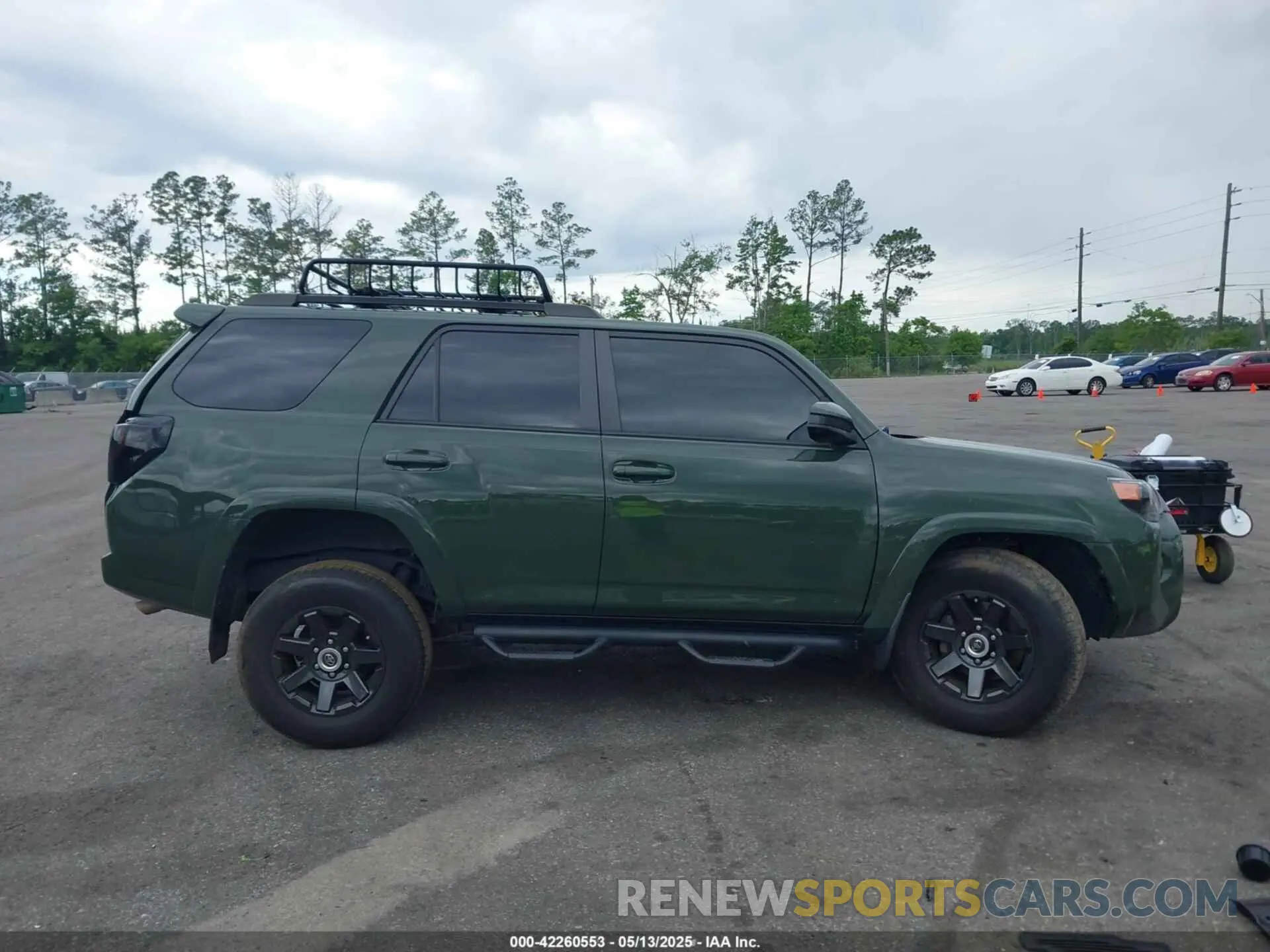 12 Photograph of a damaged car JTETU5JR1N6012959 TOYOTA 4RUNNER 2022
