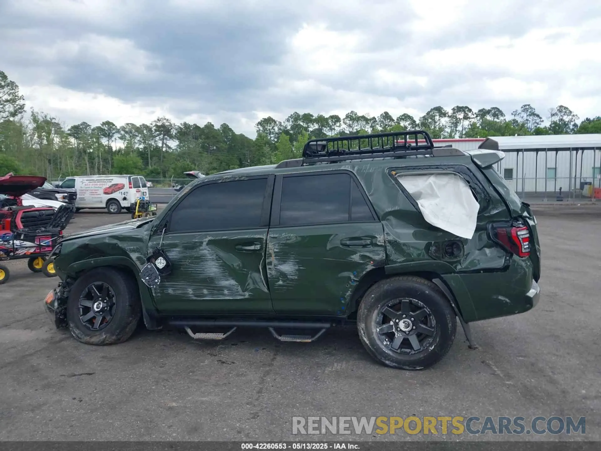 13 Photograph of a damaged car JTETU5JR1N6012959 TOYOTA 4RUNNER 2022