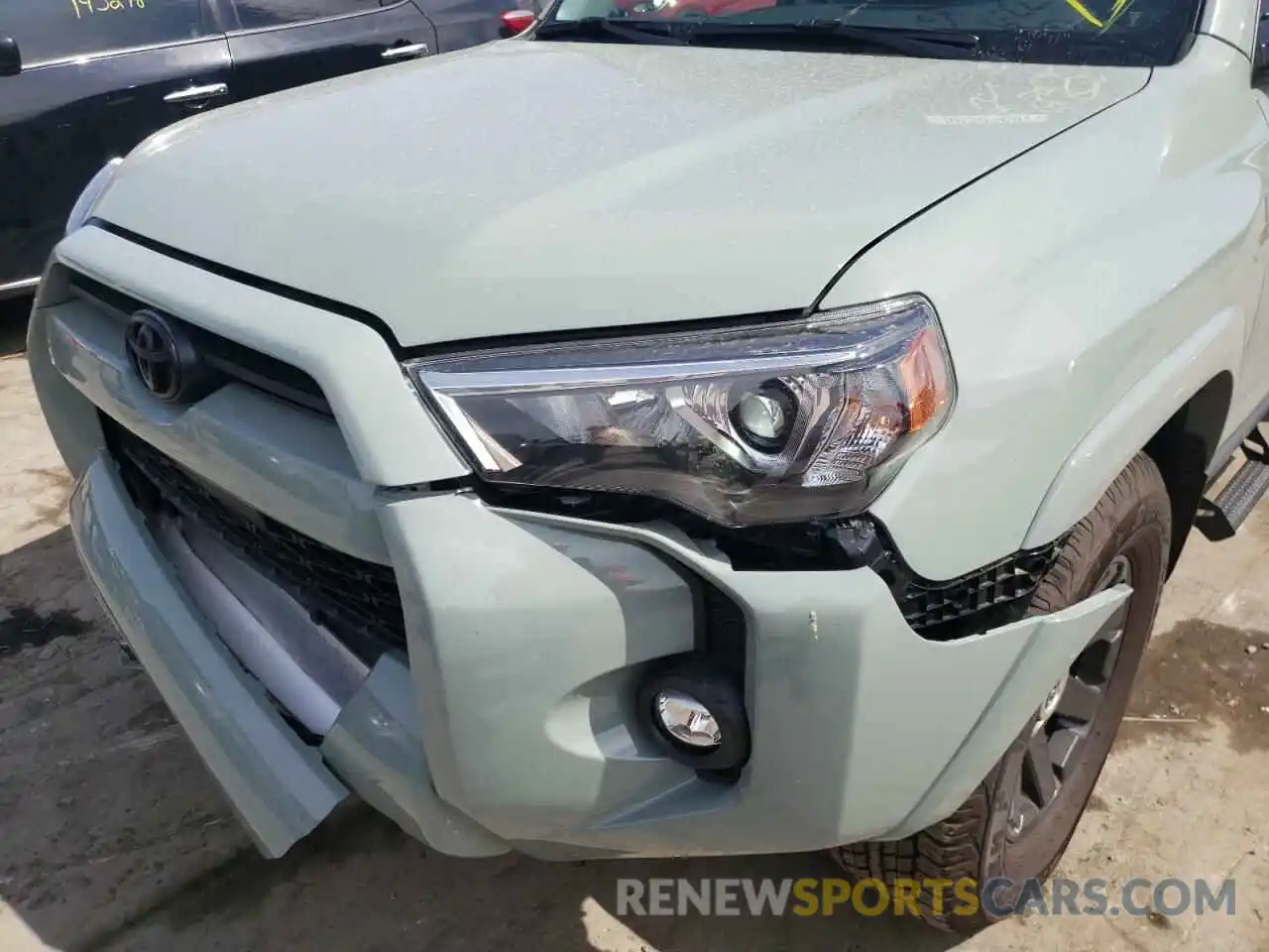 9 Photograph of a damaged car JTETU5JR1N6024416 TOYOTA 4RUNNER 2022