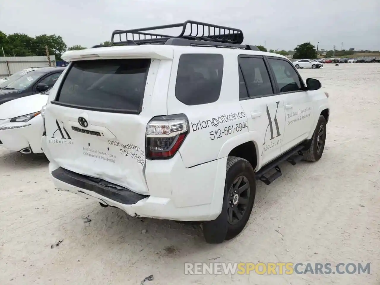 4 Photograph of a damaged car JTETU5JR3N6014695 TOYOTA 4RUNNER 2022