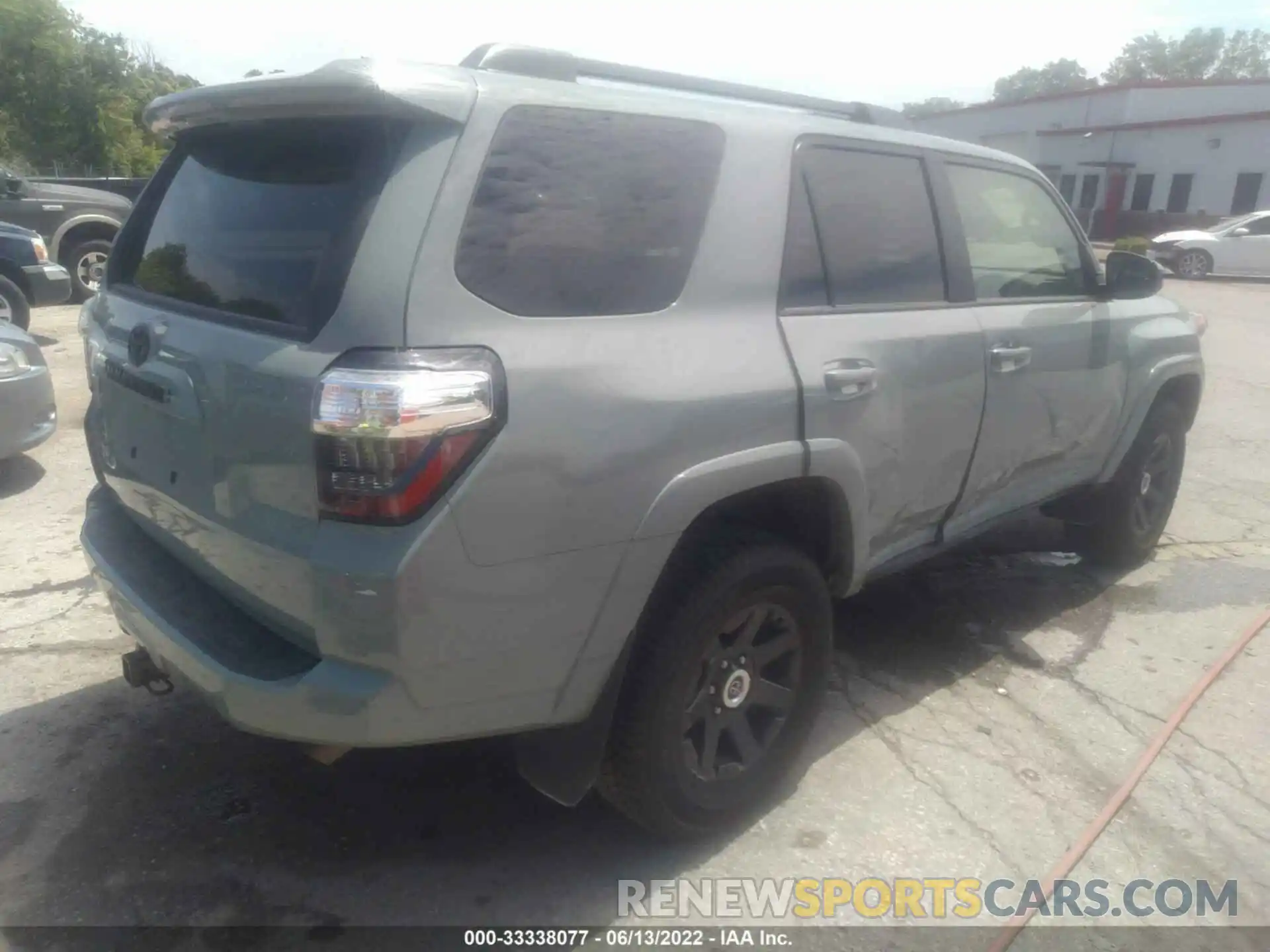 4 Photograph of a damaged car JTETU5JR4N6028881 TOYOTA 4RUNNER 2022