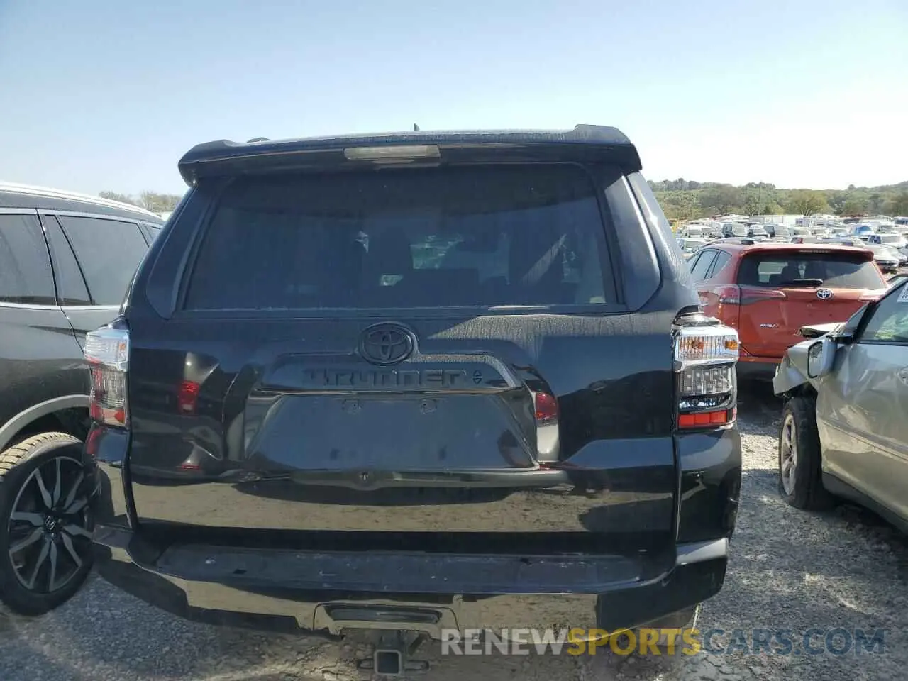 6 Photograph of a damaged car JTETU5JR5N6019641 TOYOTA 4RUNNER 2022