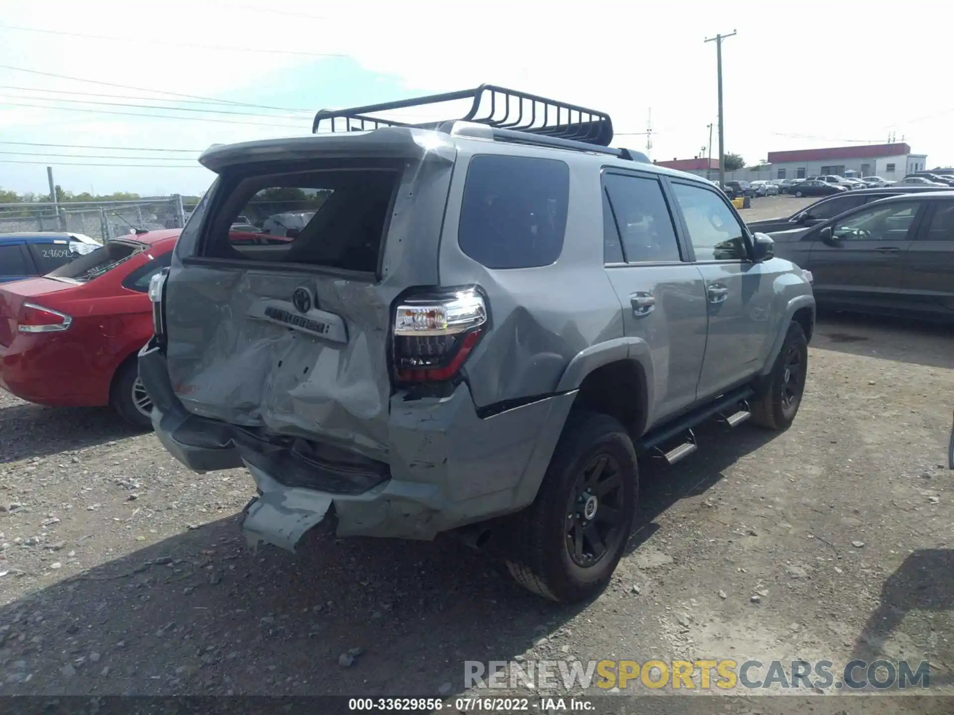 4 Photograph of a damaged car JTETU5JR8N5984984 TOYOTA 4RUNNER 2022