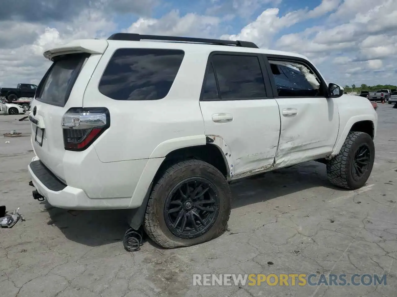 3 Photograph of a damaged car JTETU5JR9N6010652 TOYOTA 4RUNNER 2022