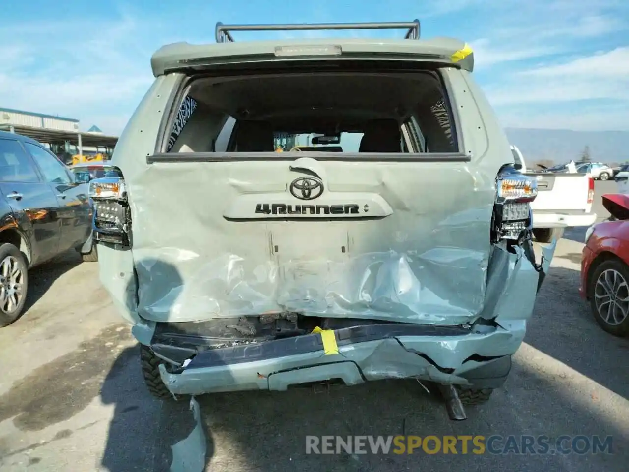 6 Photograph of a damaged car JTETU5JR9N6019299 TOYOTA 4RUNNER 2022