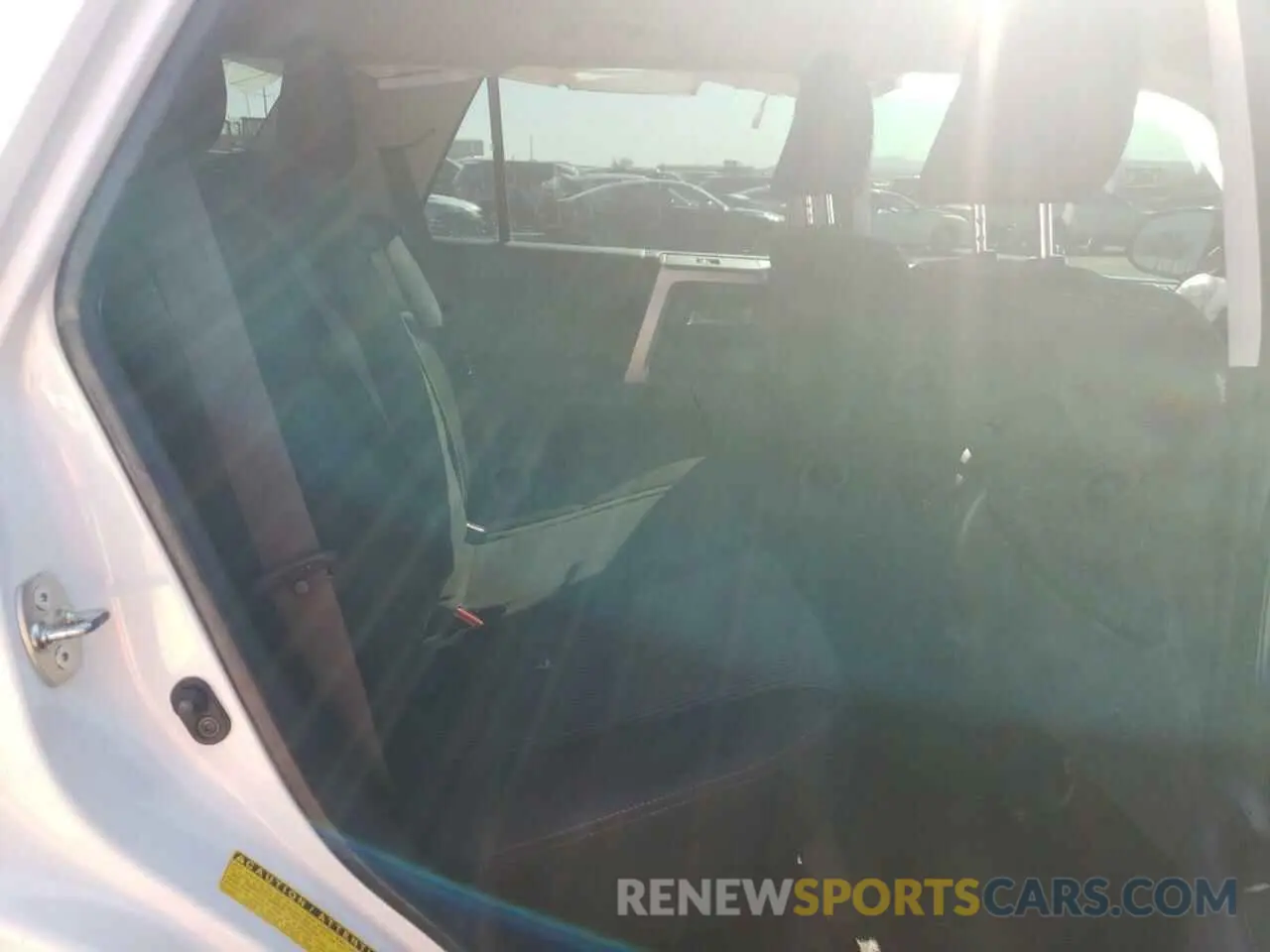 11 Photograph of a damaged car JTETU5JR9N6033641 TOYOTA 4RUNNER 2022