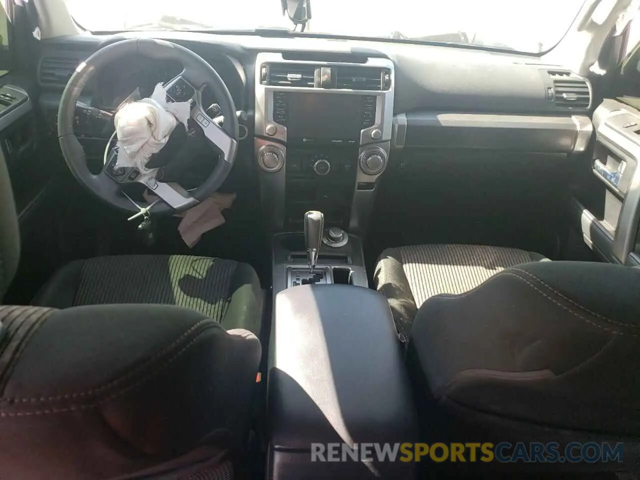 8 Photograph of a damaged car JTETU5JR9N6033641 TOYOTA 4RUNNER 2022