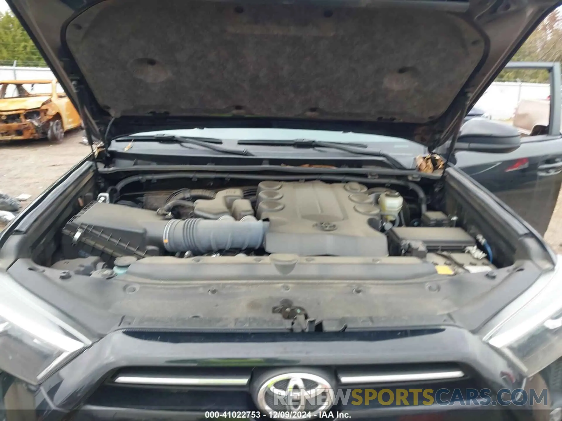 10 Photograph of a damaged car JTEEU5JR0P5280936 TOYOTA 4RUNNER 2023