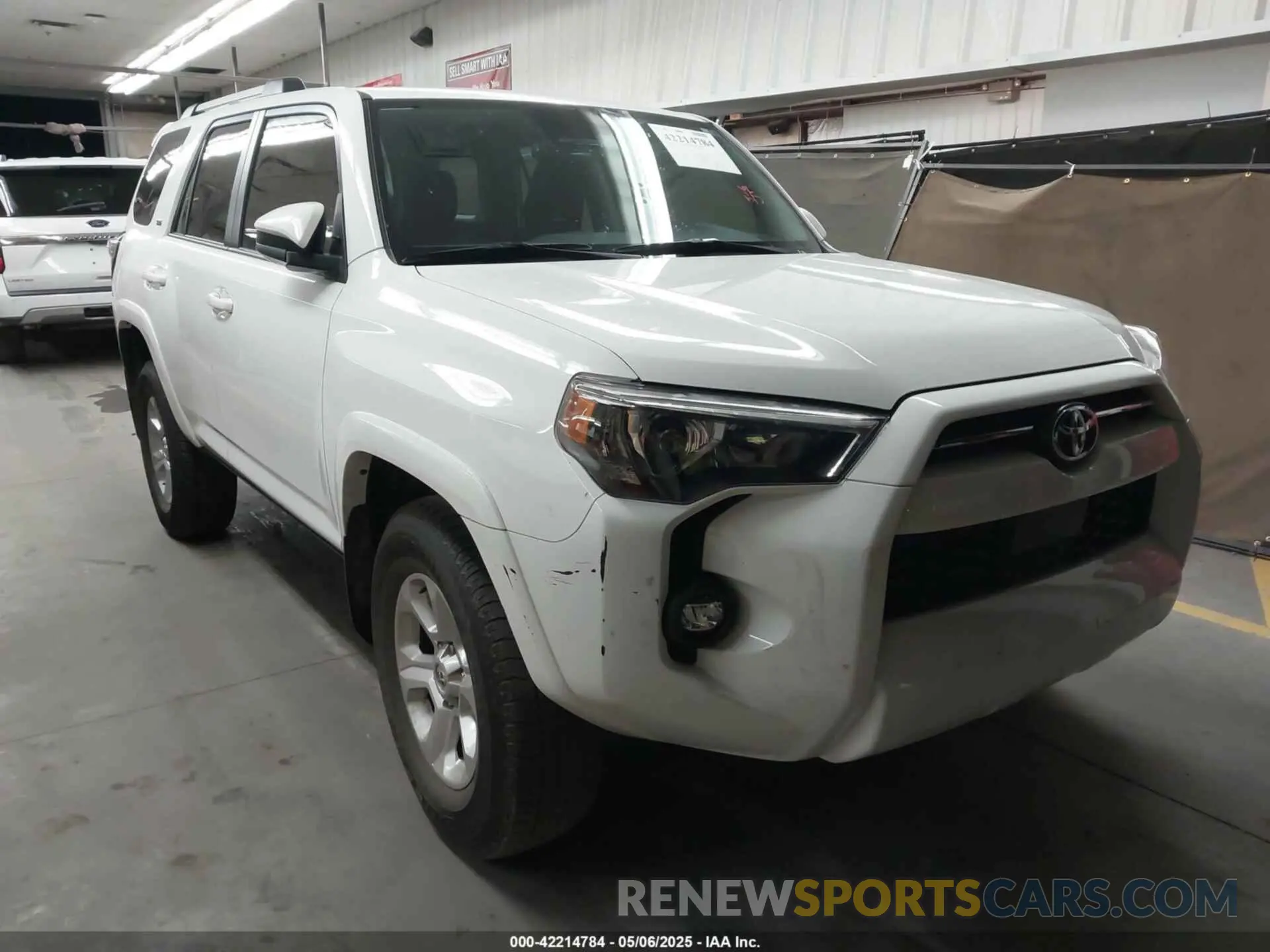 1 Photograph of a damaged car JTEEU5JR0P5283318 TOYOTA 4RUNNER 2023